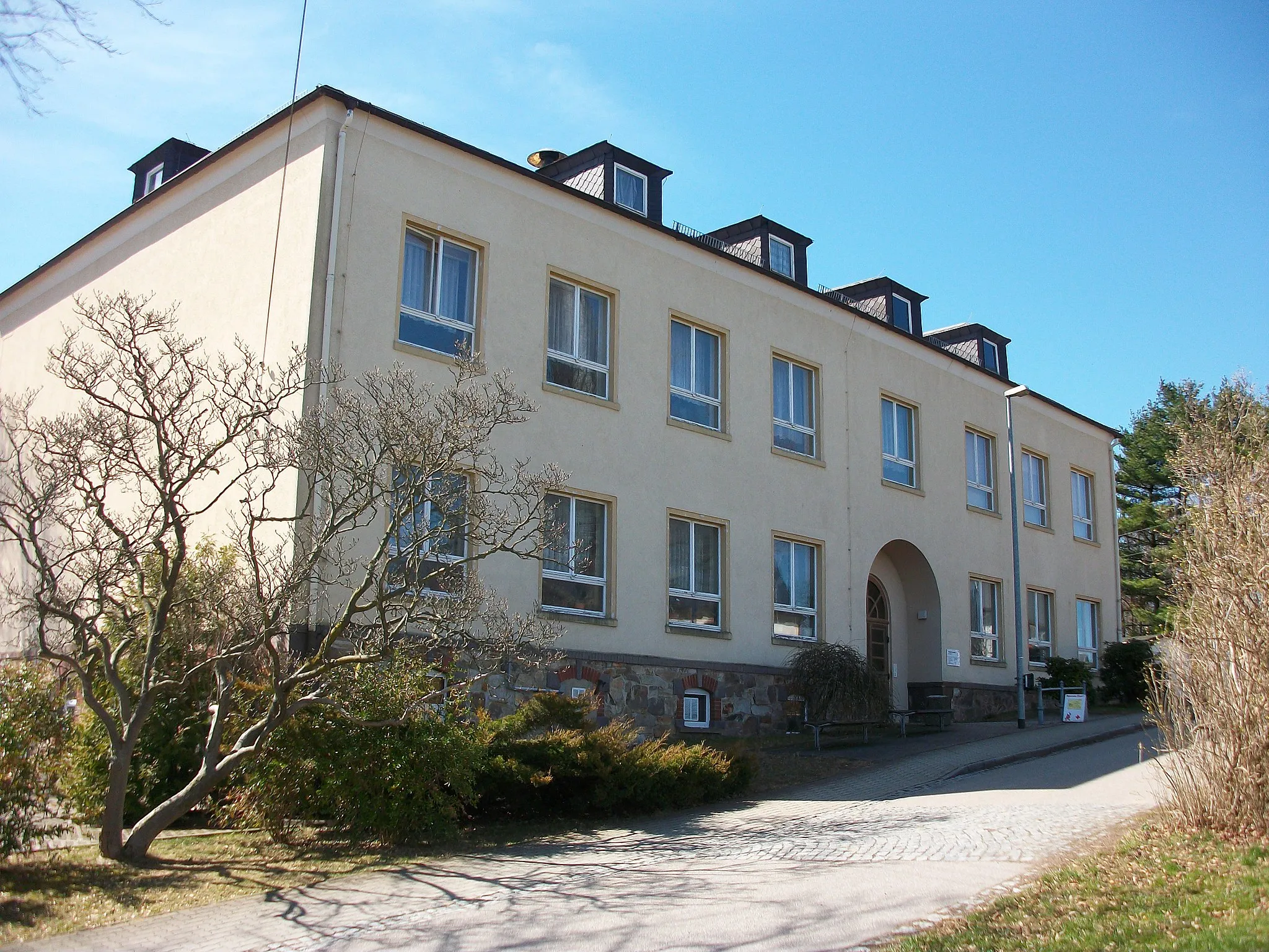 Photo showing: Ehemalige Schule Langenchursdorf