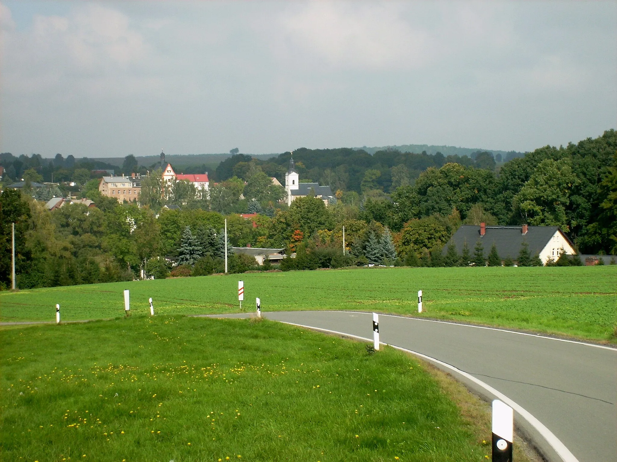 Photo showing: View of Remse (Zwickau district, Saxony) from the street between Reinholdshain and Kleinbernsdorf