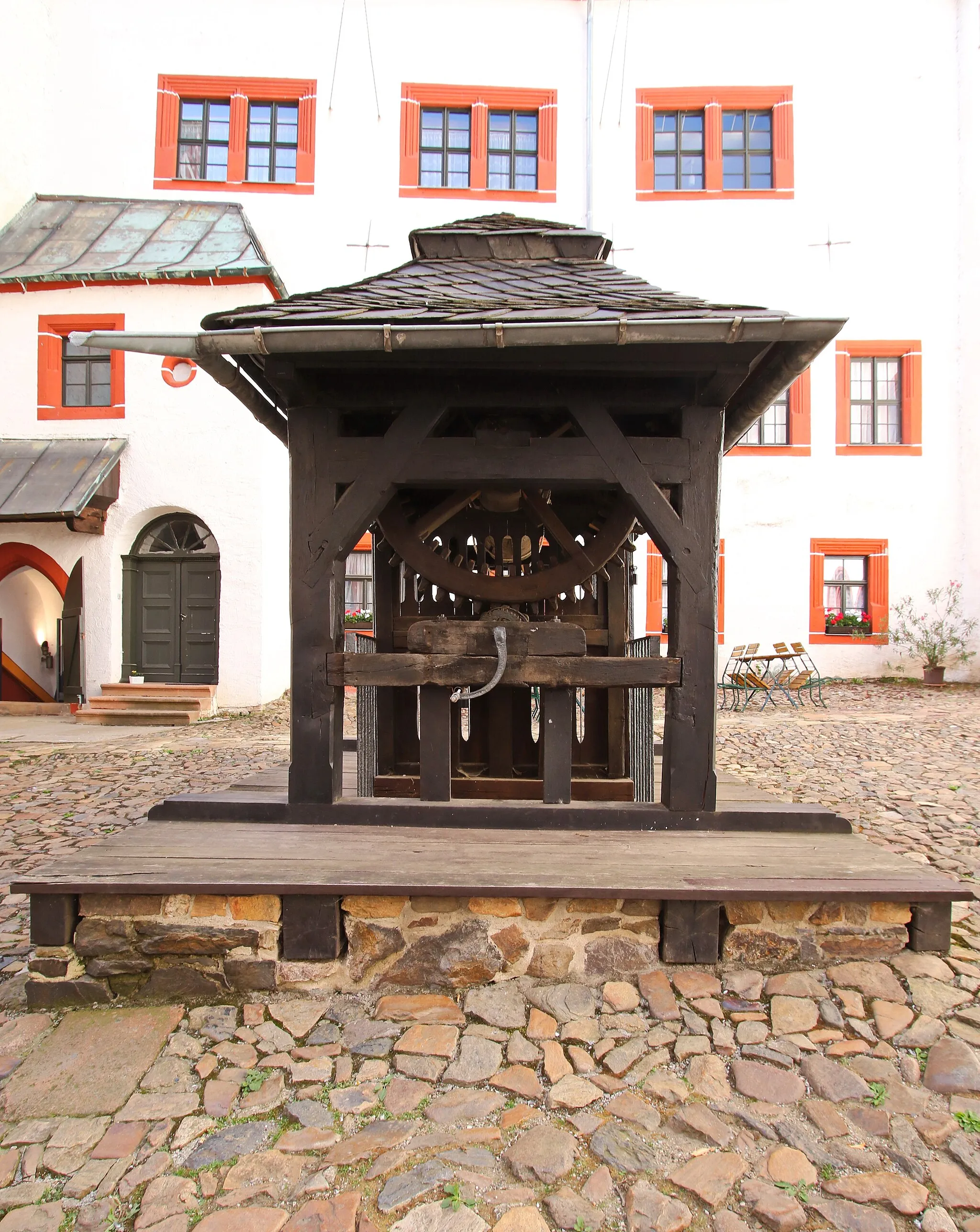 Photo showing: Brunnenhaus. Im Hof des Schlosses Rochsburg in Sachsen.