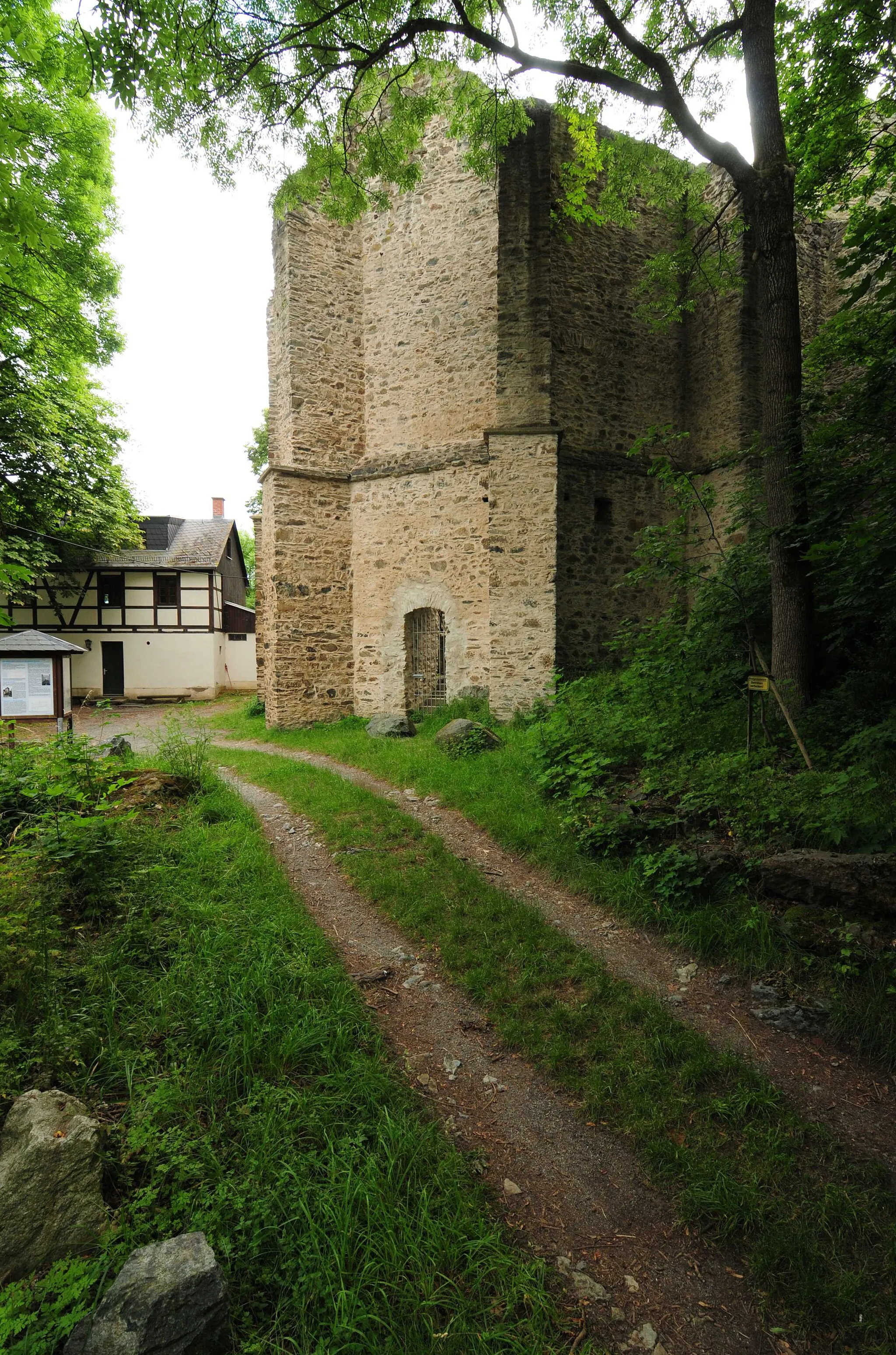 Photo showing: Weischlitz OT Burgstein: Ruine der oberen Burgsteinkirche (Vogtlandkreis, Freistaat Sachsen, Deutschland)