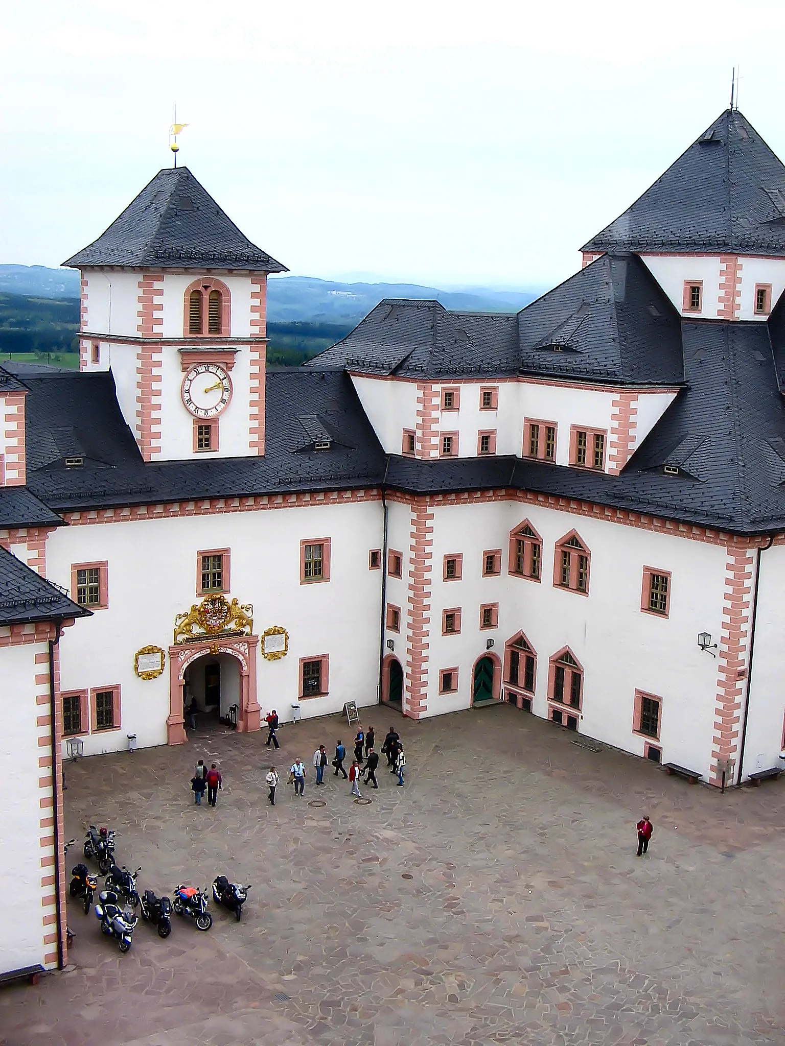 Photo showing: Blick in den Schlosshof der Augustusburg