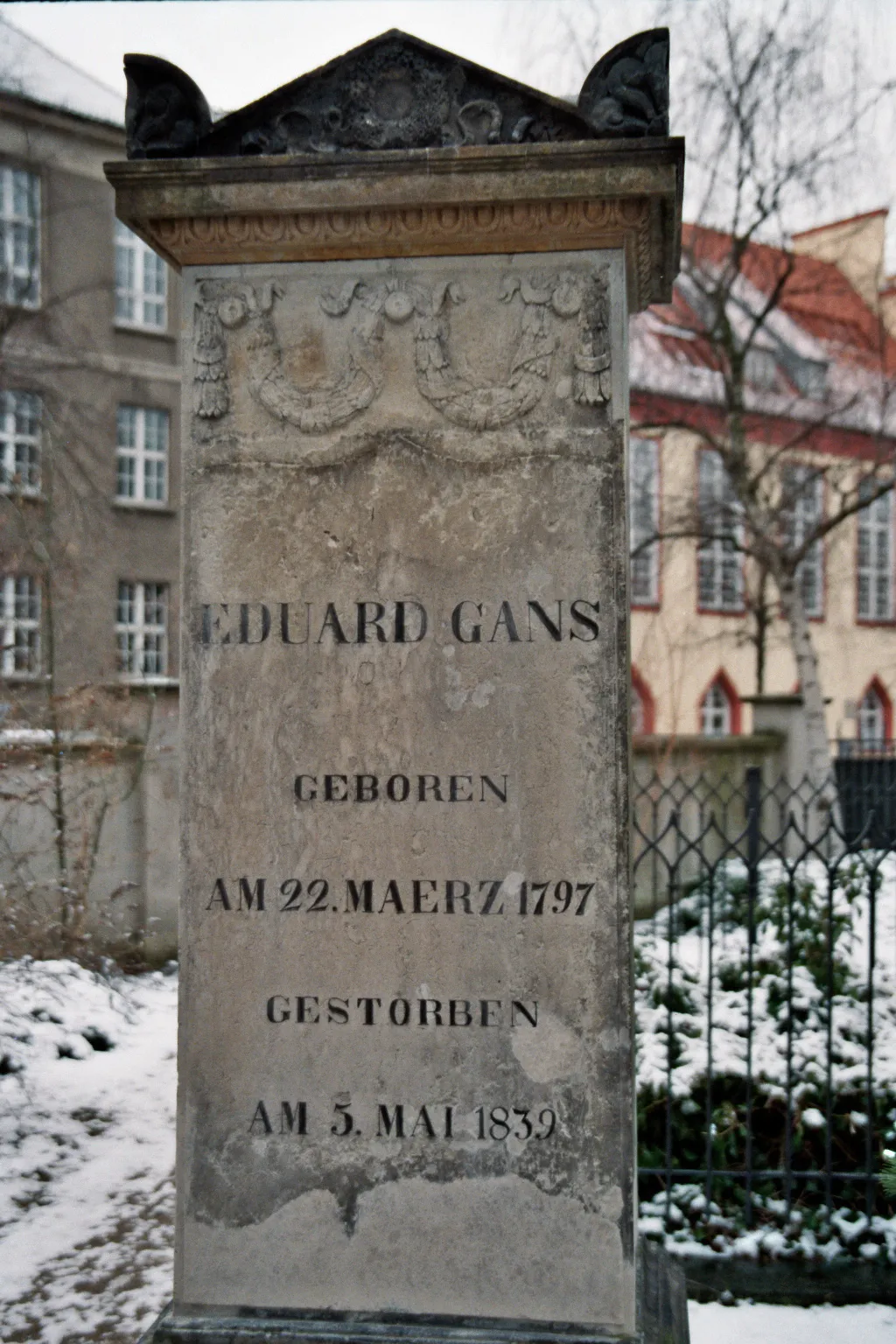 Photo showing: Grave of Eduard Gans (1797-1839), German jurist, philosopher and historian, on the Friedhof der Dorotheenstädtischen und Friedrichswerderschen Gemeinden in Berlin-Mitte, Germany.