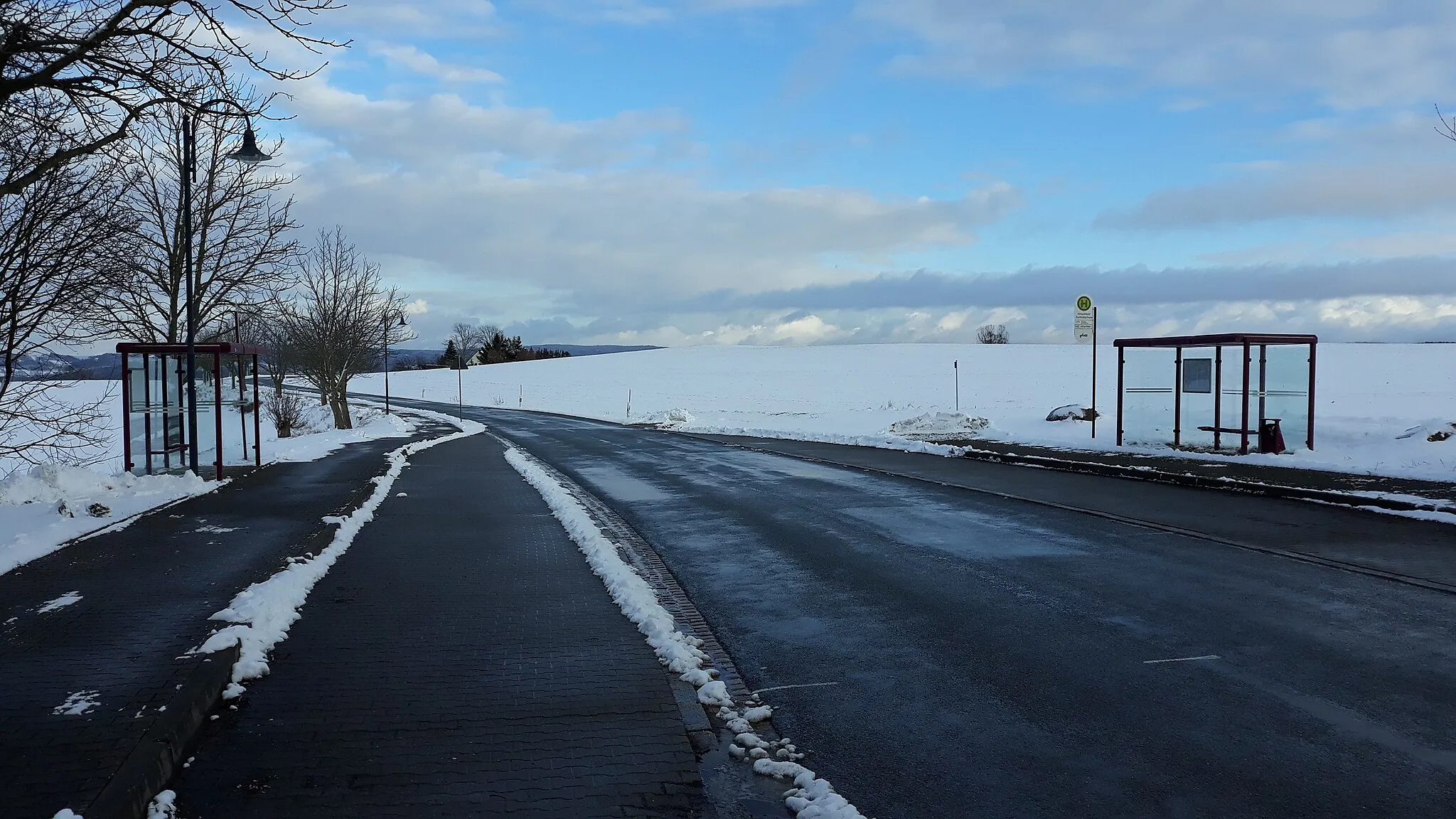 Photo showing: Bus stop Hirschfeld, Zentralschule