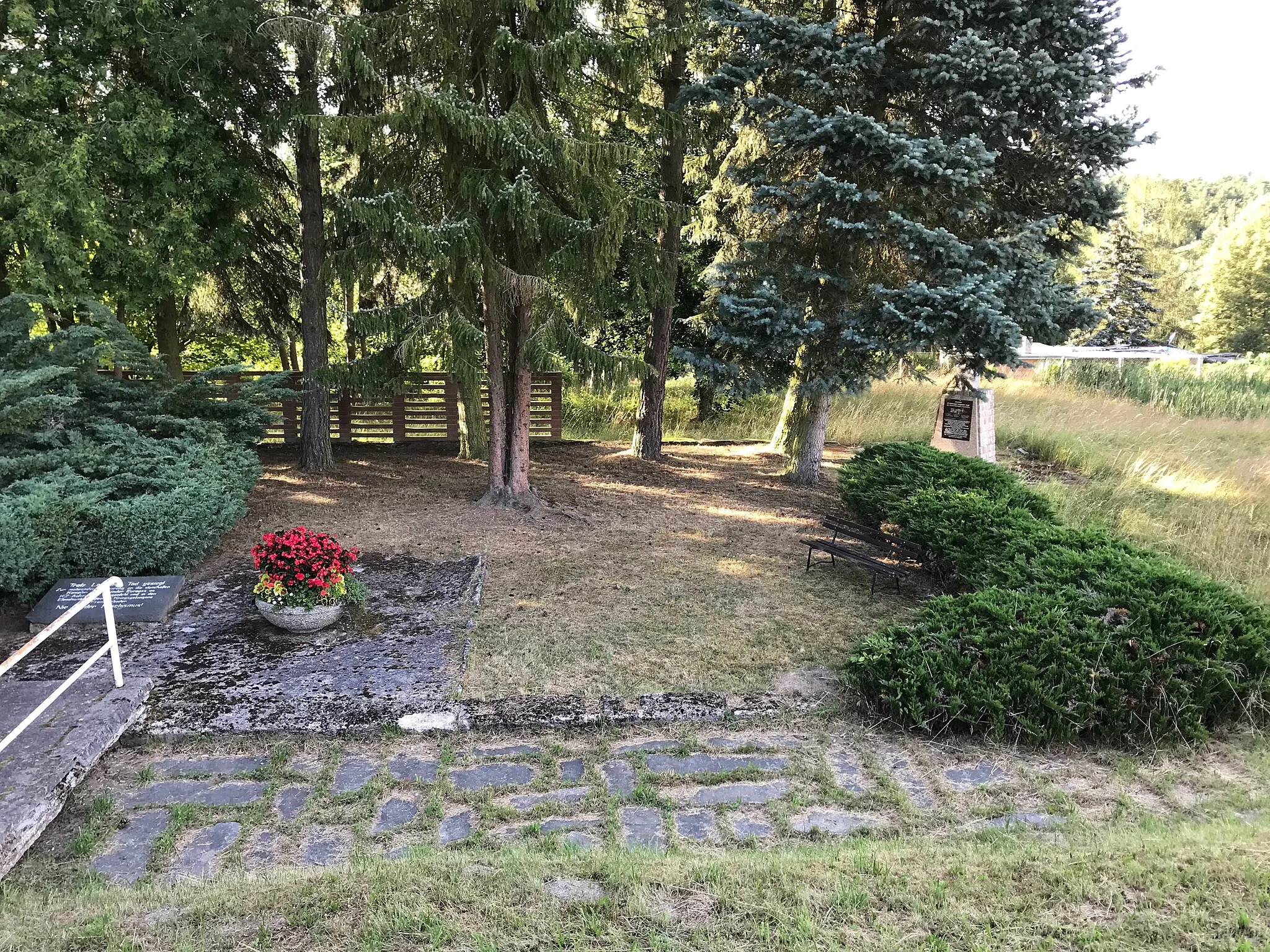 Photo showing: Denkmal KZ Außenlager Lengenfeld