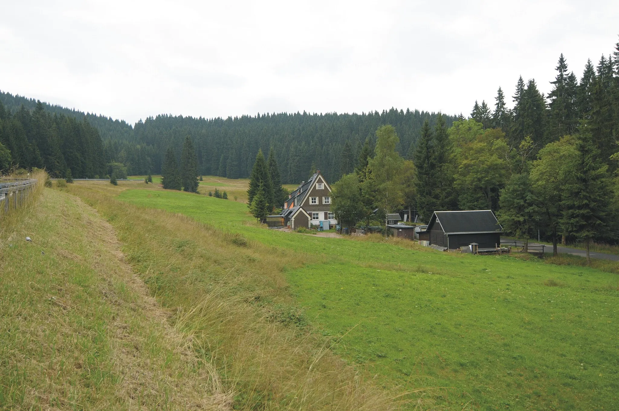 Photo showing: Oberwildenthal an der Straße zwischen Wildenthal und Johanngeorgenstadt (Gemeinde Eibenstock, Sachsen, Deutschland)