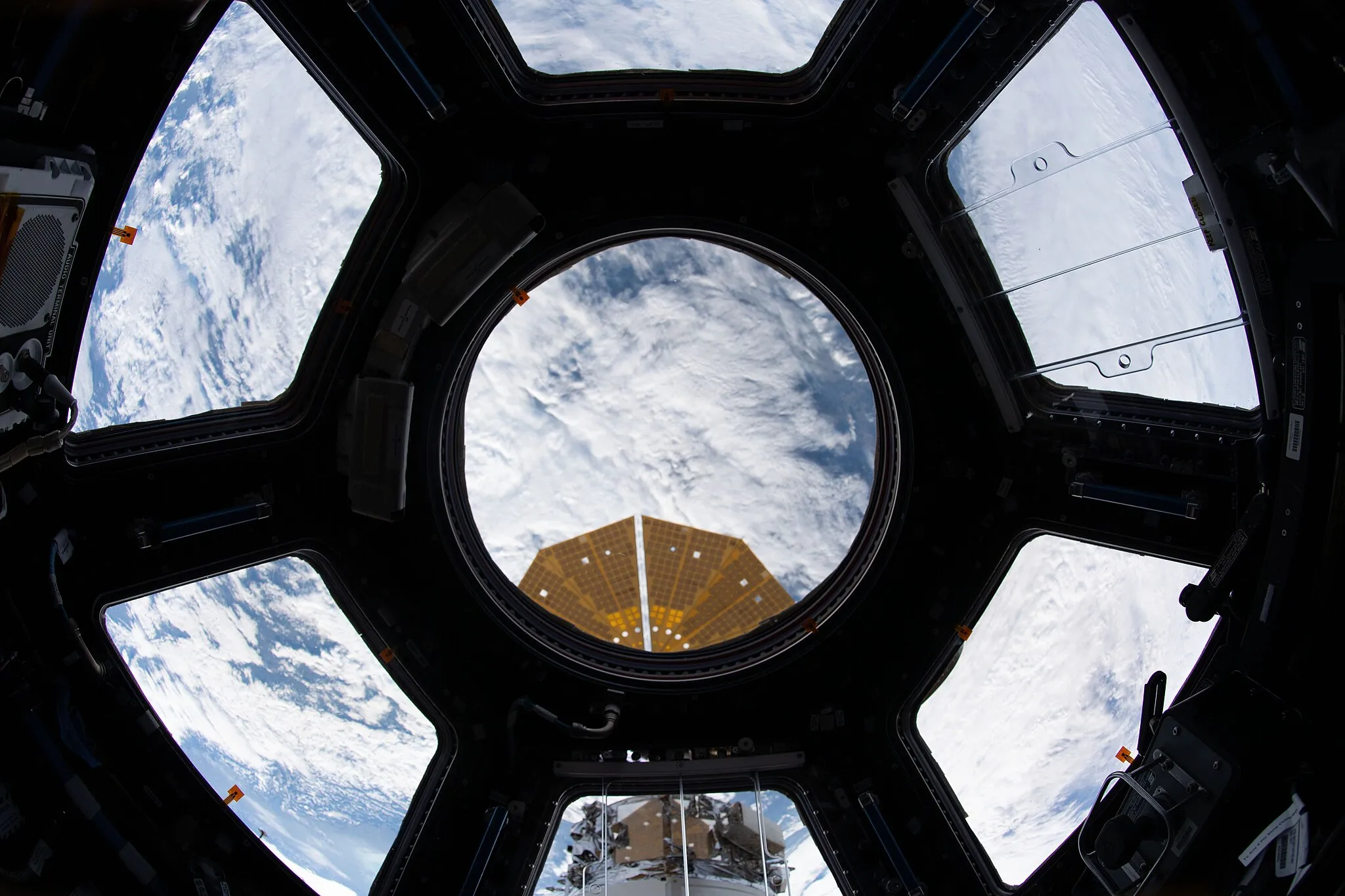 Photo showing: View of Earth taken during ISS Expedition 61.