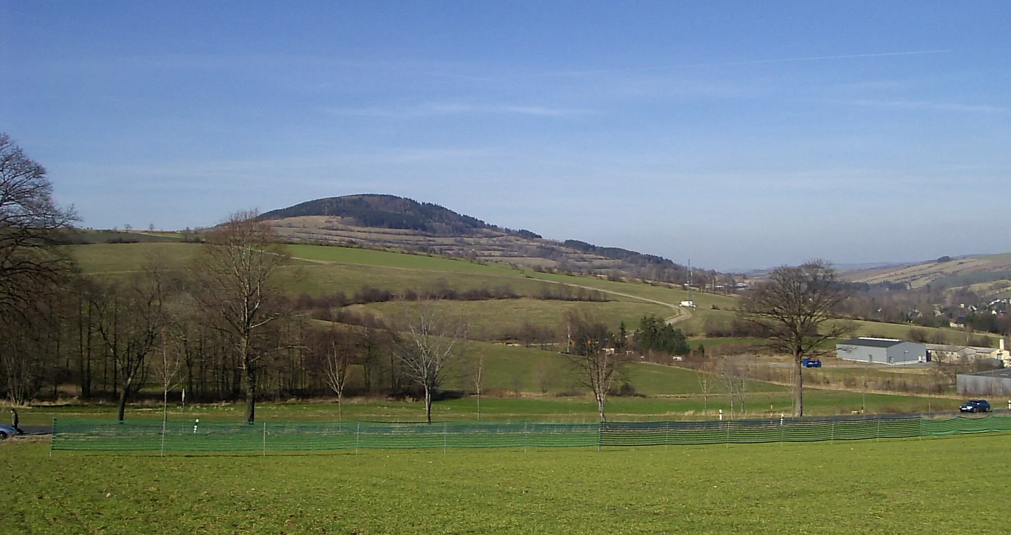 Photo showing: der Pöhlberg, von Königswalde aus gesehen