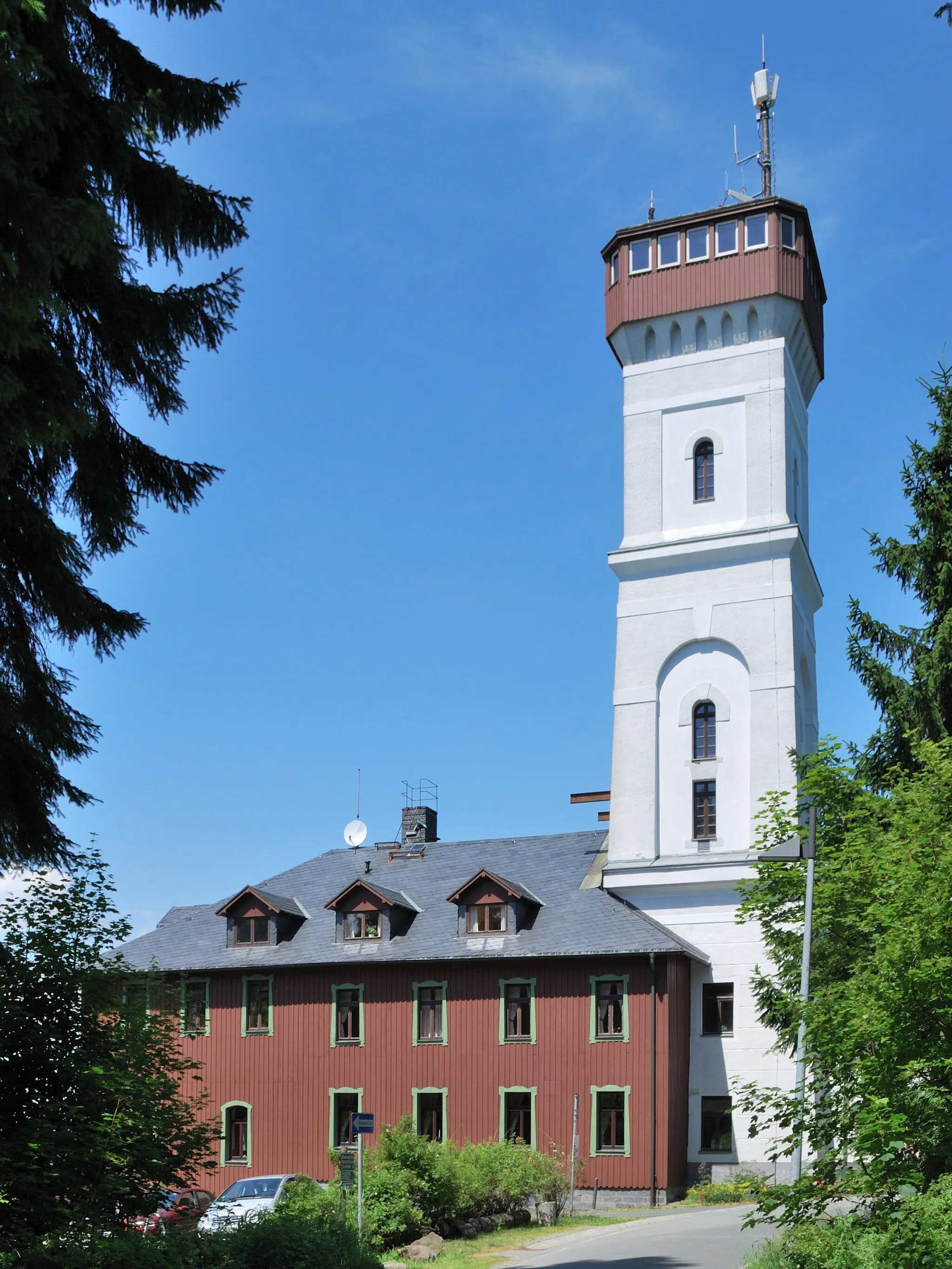 Photo showing: Look-out tower on the Pöhlberg in Annaberg-Buchholz, Saxony in Germany.