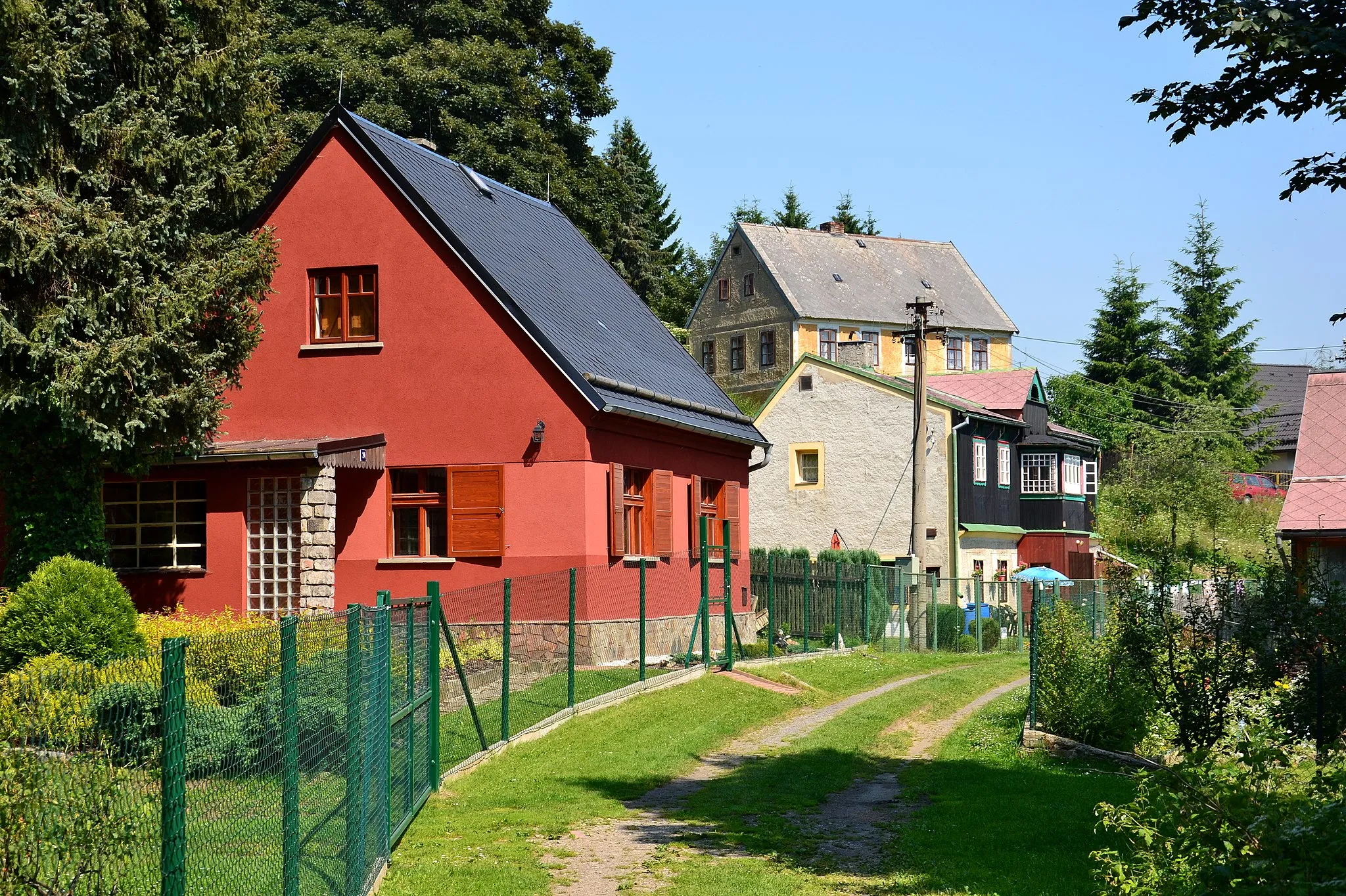 Photo showing: Ulice směrem k železniční zastávce