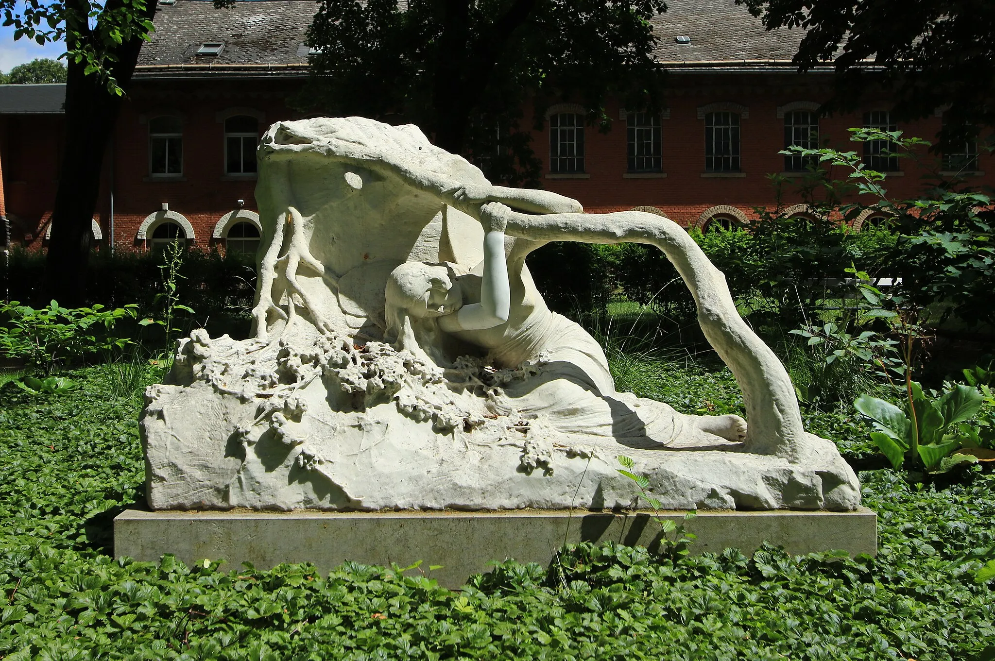 Photo showing: Skulptur im Stadtpark Lößnitz, Erzgebirgskreis, Sachsen.