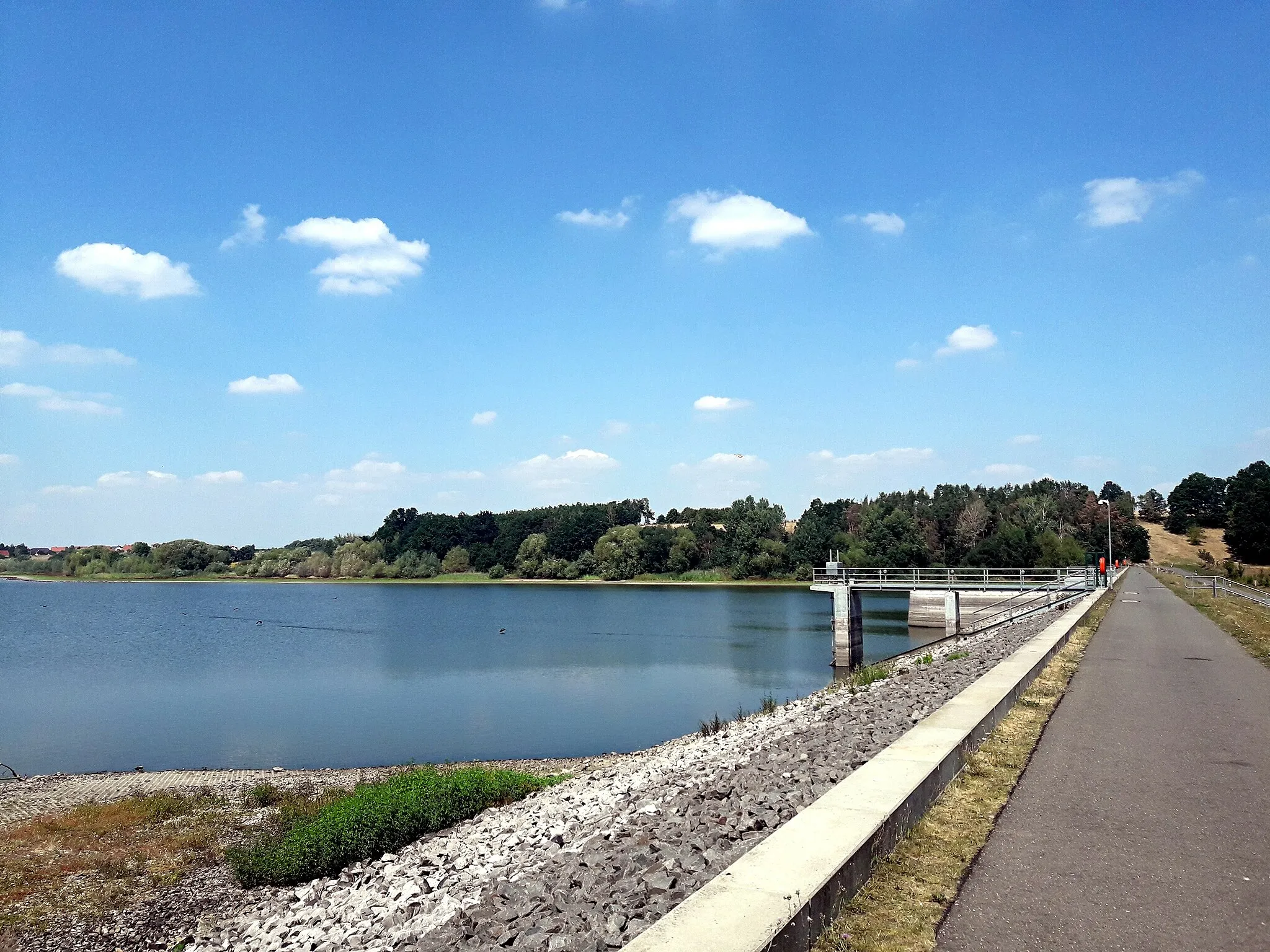 Photo showing: Water dam of the Döllnitz reservoir