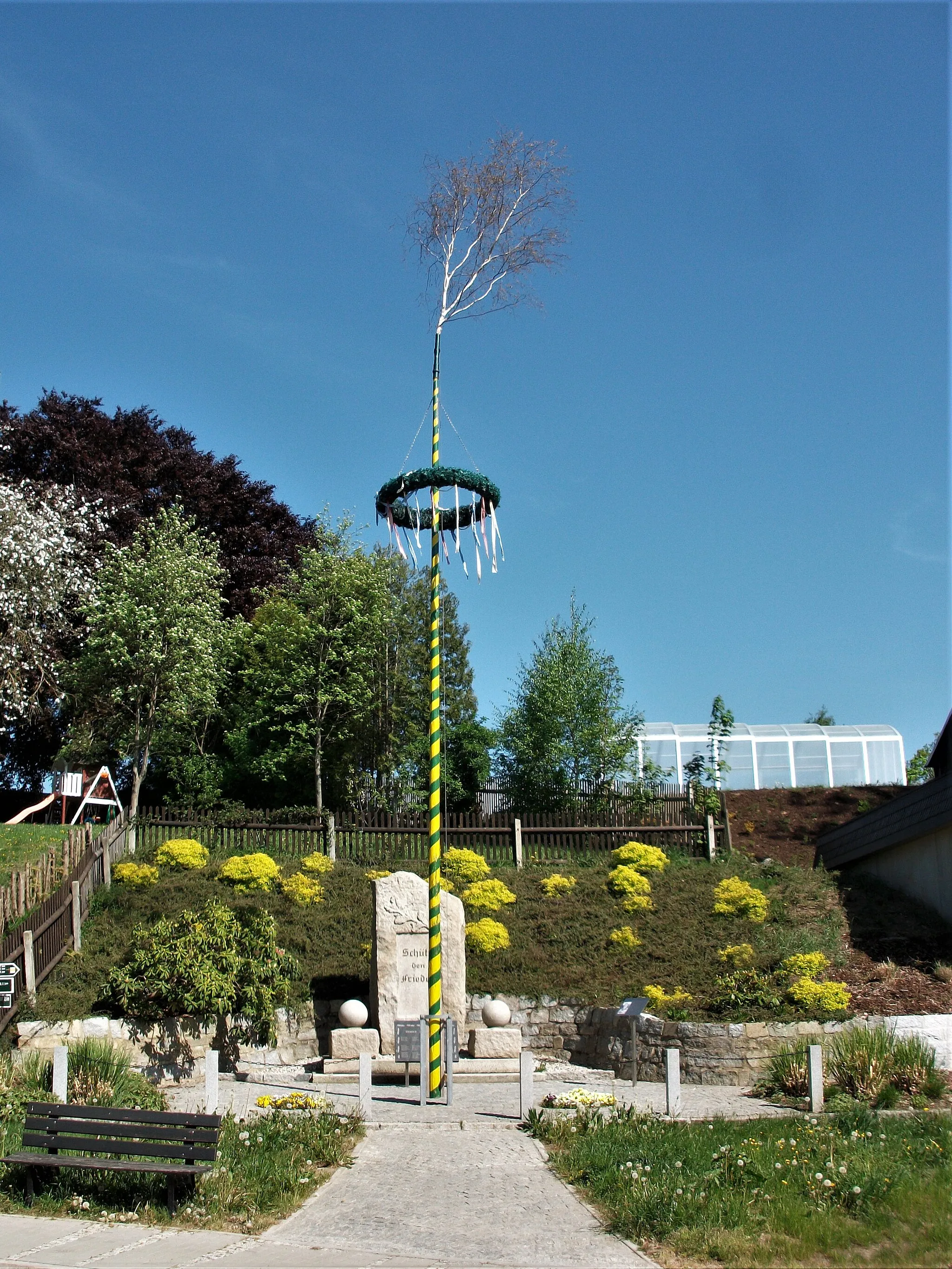 Photo showing: Maibaum Hauptmannsgrün