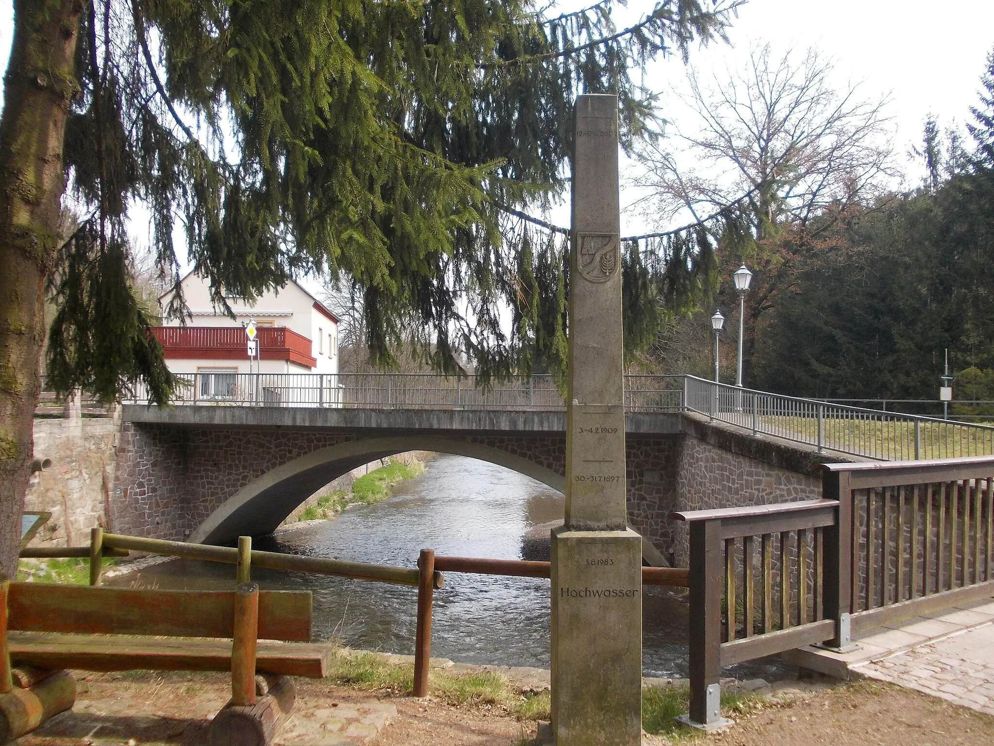 Photo showing: Confluence of the rivers Kleine Striegis and Grosse Striegis in Berbersdorf (Striegistal, Mittelsachsen district, Saxony), forming the Striegis river