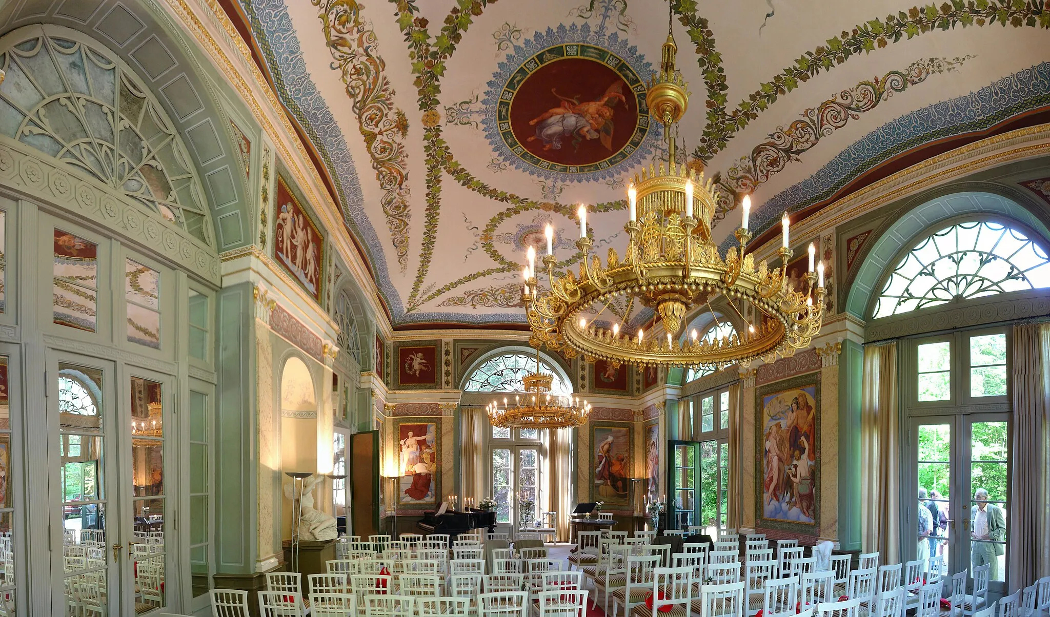 Photo showing: Corona (lighting device) in the Schwind pavilion, Rüdingsdorf, Germany