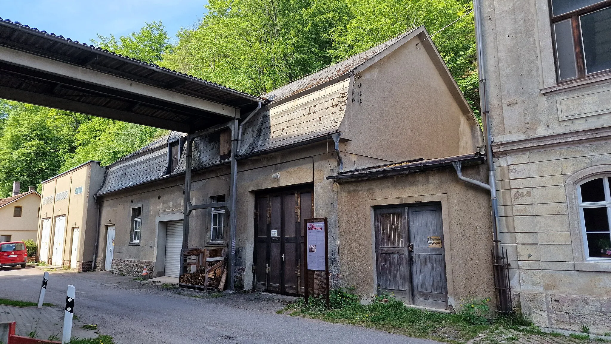 Photo showing: Spinnerei Sachsenburg, ehemalige Ballenbrecherei; ehemalige Turnhalle KZ-Sachsenburg