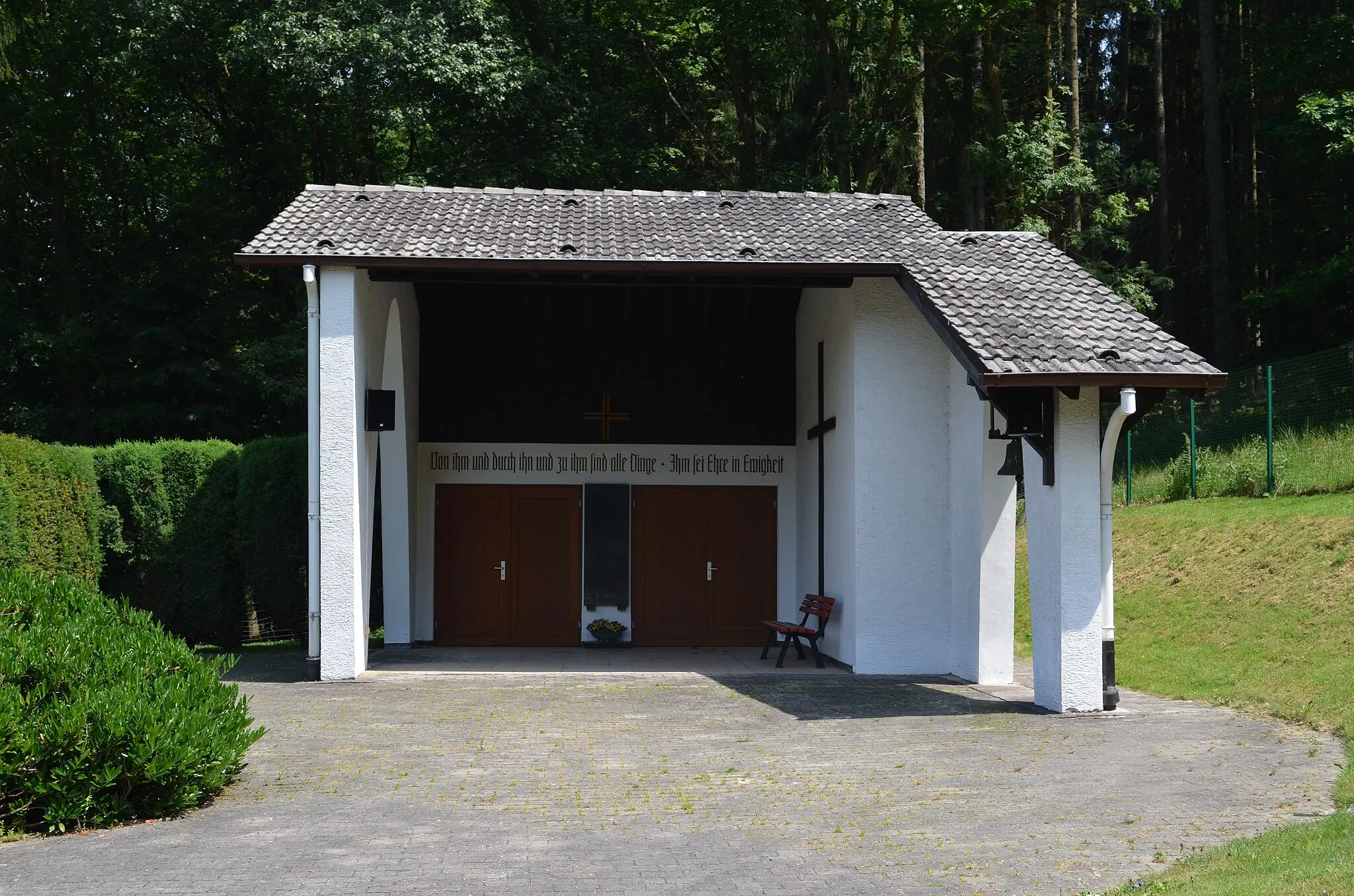 Photo showing: Hunoldstal, Friedhof, Trauerhalle