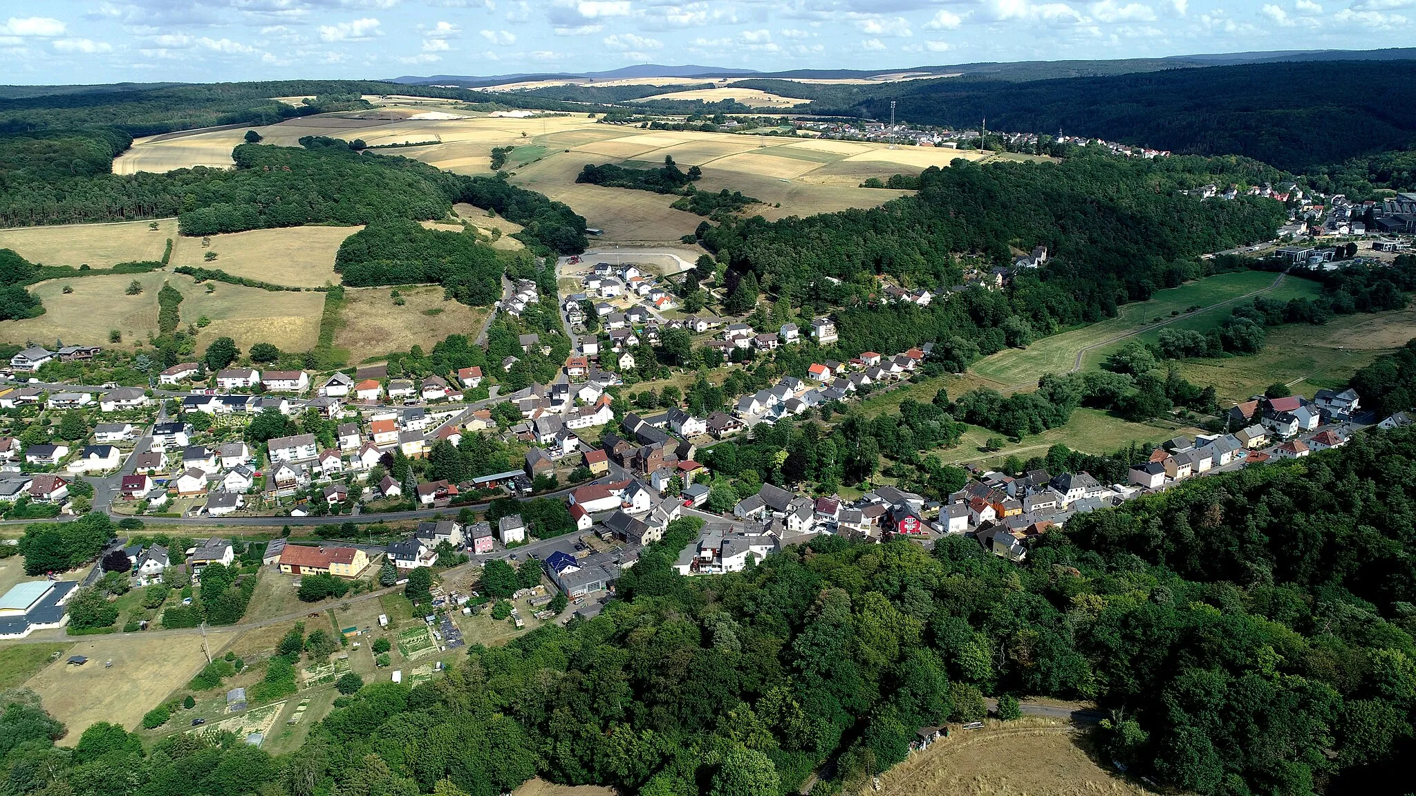 Photo showing: Hausen über Aar aus der Luft vom Dörstorfer Weg aus in Richtung Kettenbach.