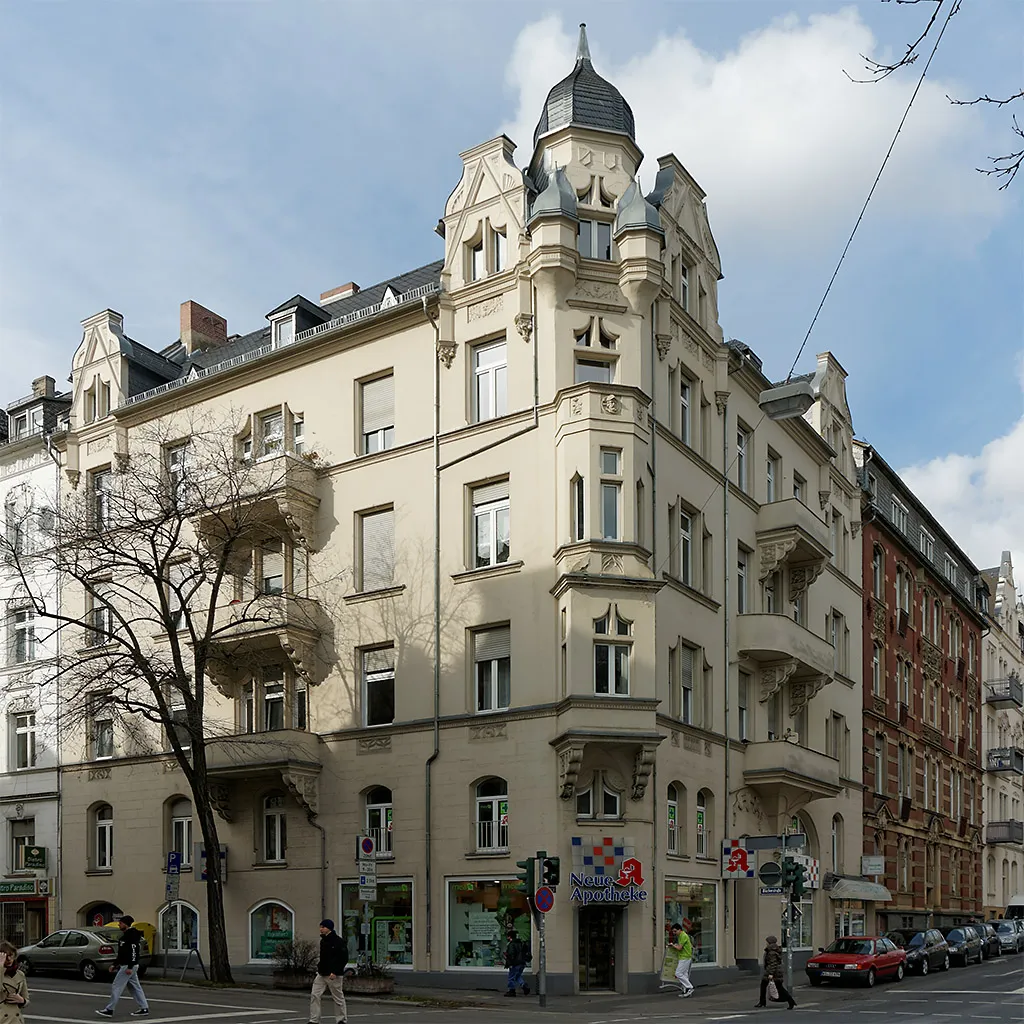 Photo showing: Historicism building: Bismarckring 24, corner Blücherstraße in Wiesbaden-Westend
(Bismarc8763-Dvq)