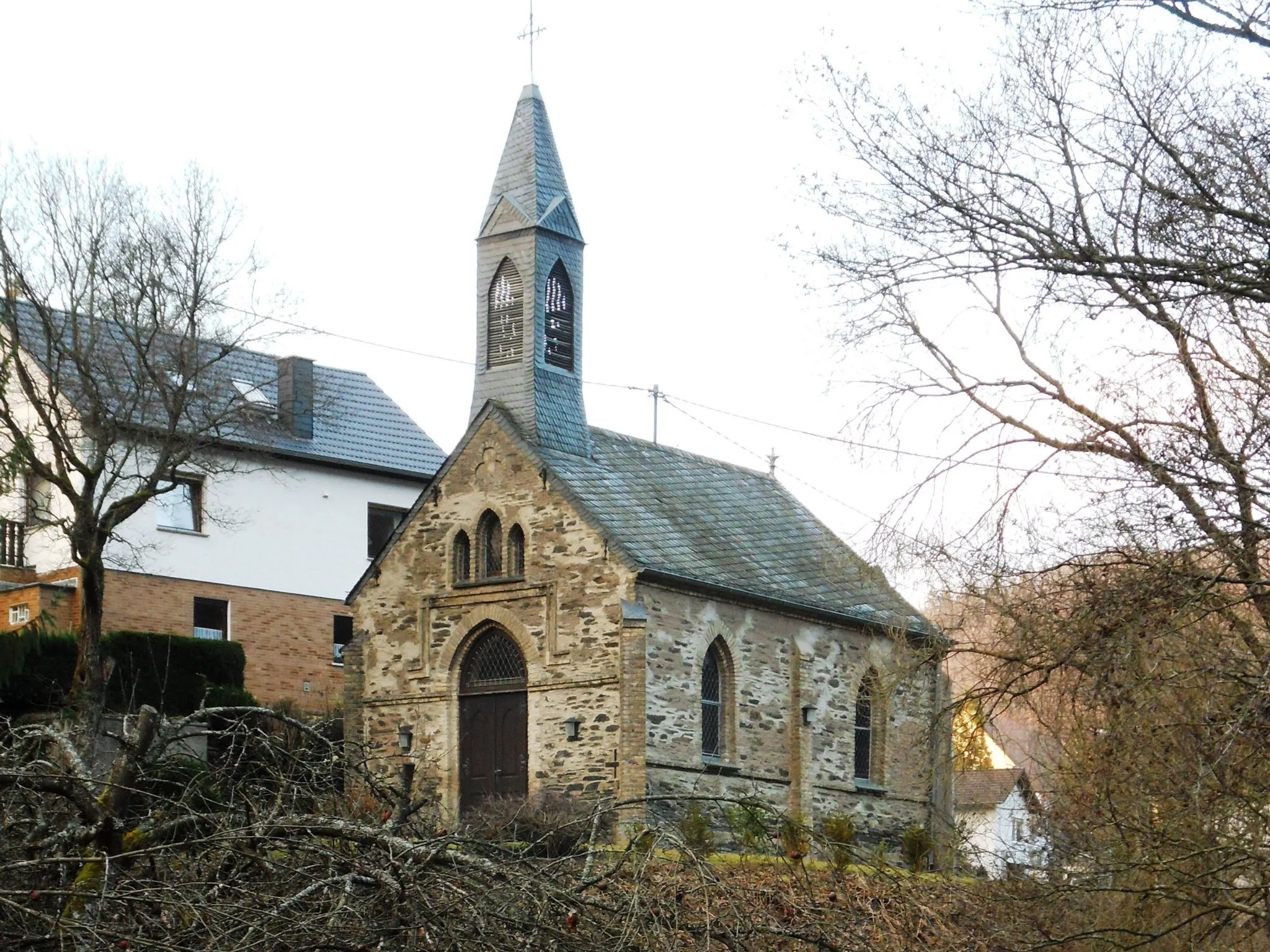 Photo showing: Blick von der Wisperstraße in Geroldstein im Taunus auf die denkmalgeschützte katholische Kapelle