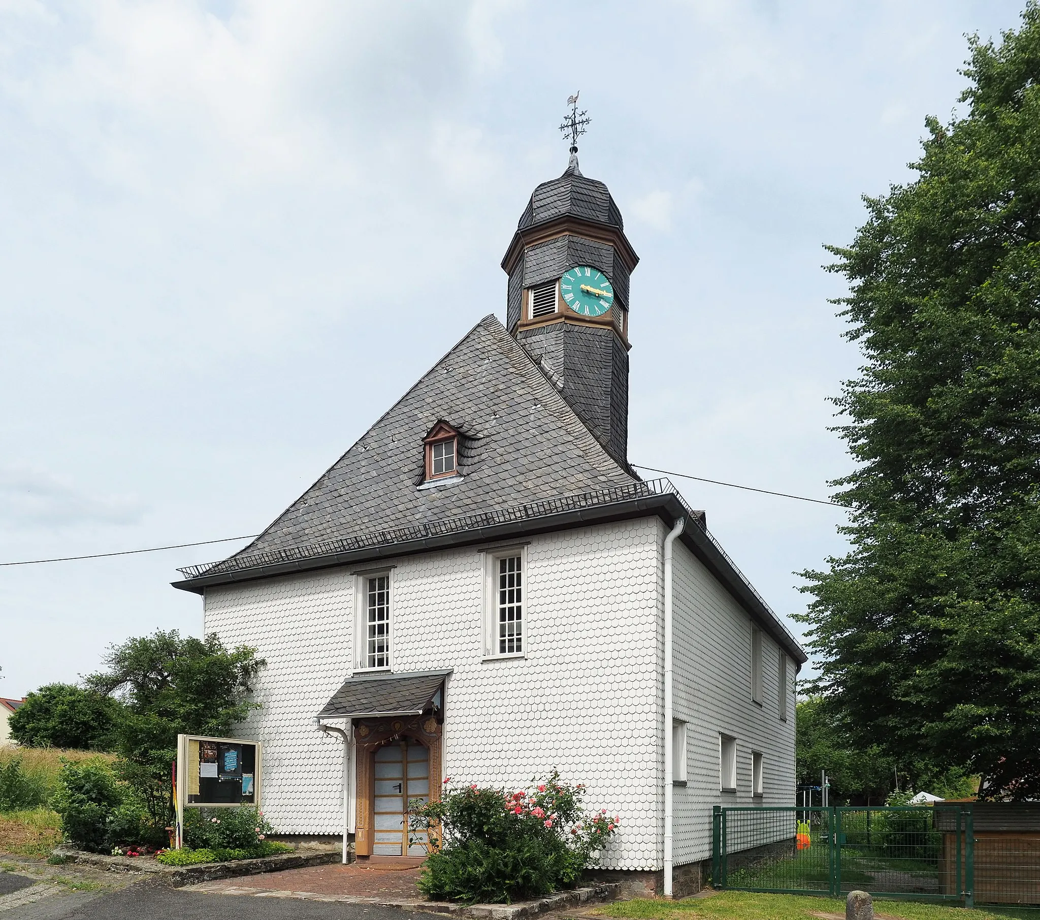 Photo showing: Protestant church of Born, Hohenstein, Hesse, Germany. A rare timberframe church, build in 1703.