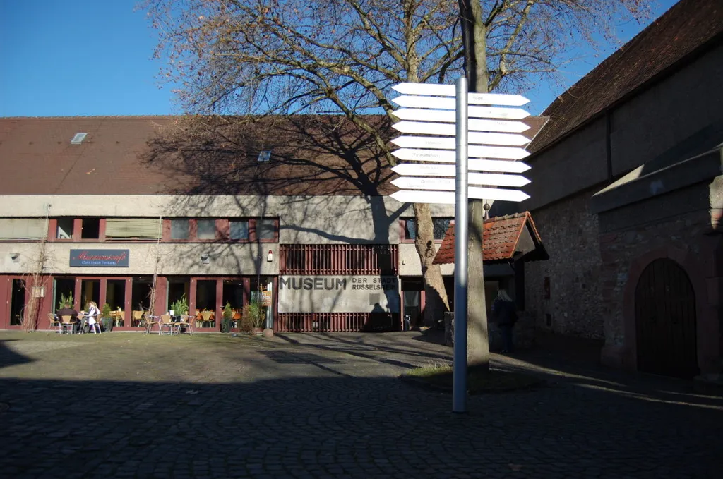 Photo showing: Festung Rüsselsheim / Innenhof mit Museum