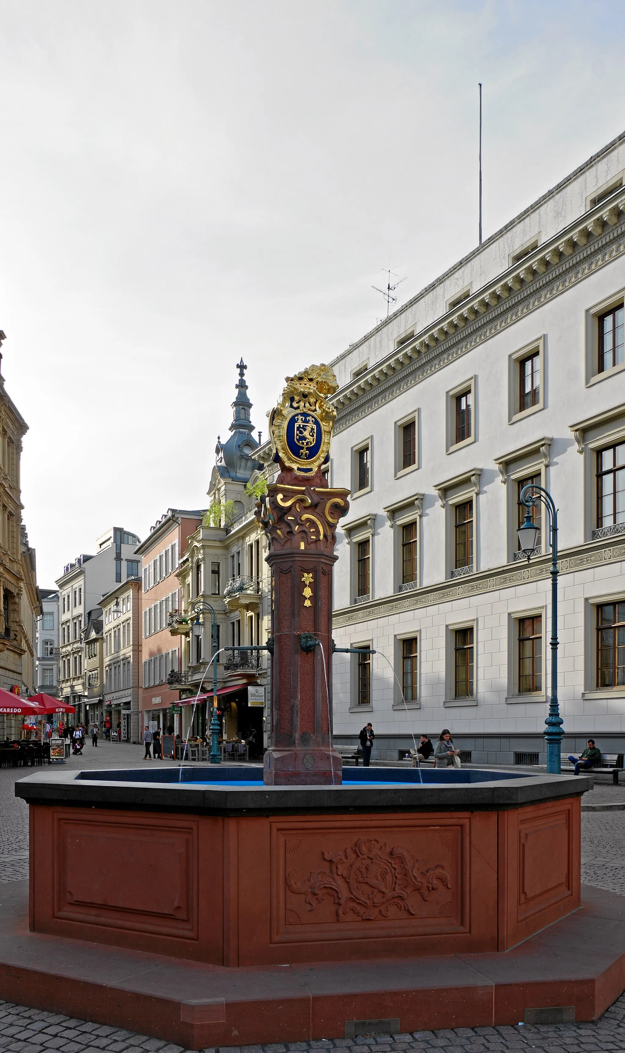 Photo showing: Deutschland, Wiesbaden, Marktbrunnen