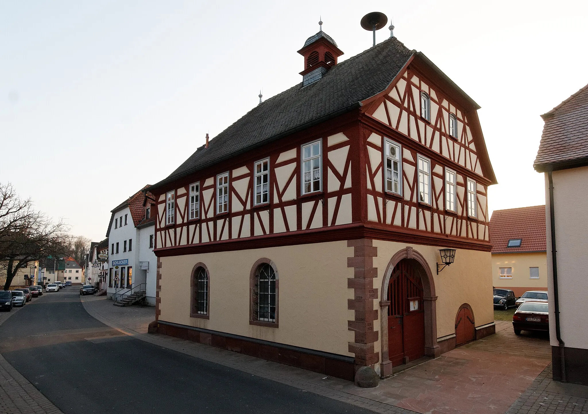 Photo showing: Ehemaliges Rathaus von Kleinheubach (Bayern) mit Blick in die Marktstraße