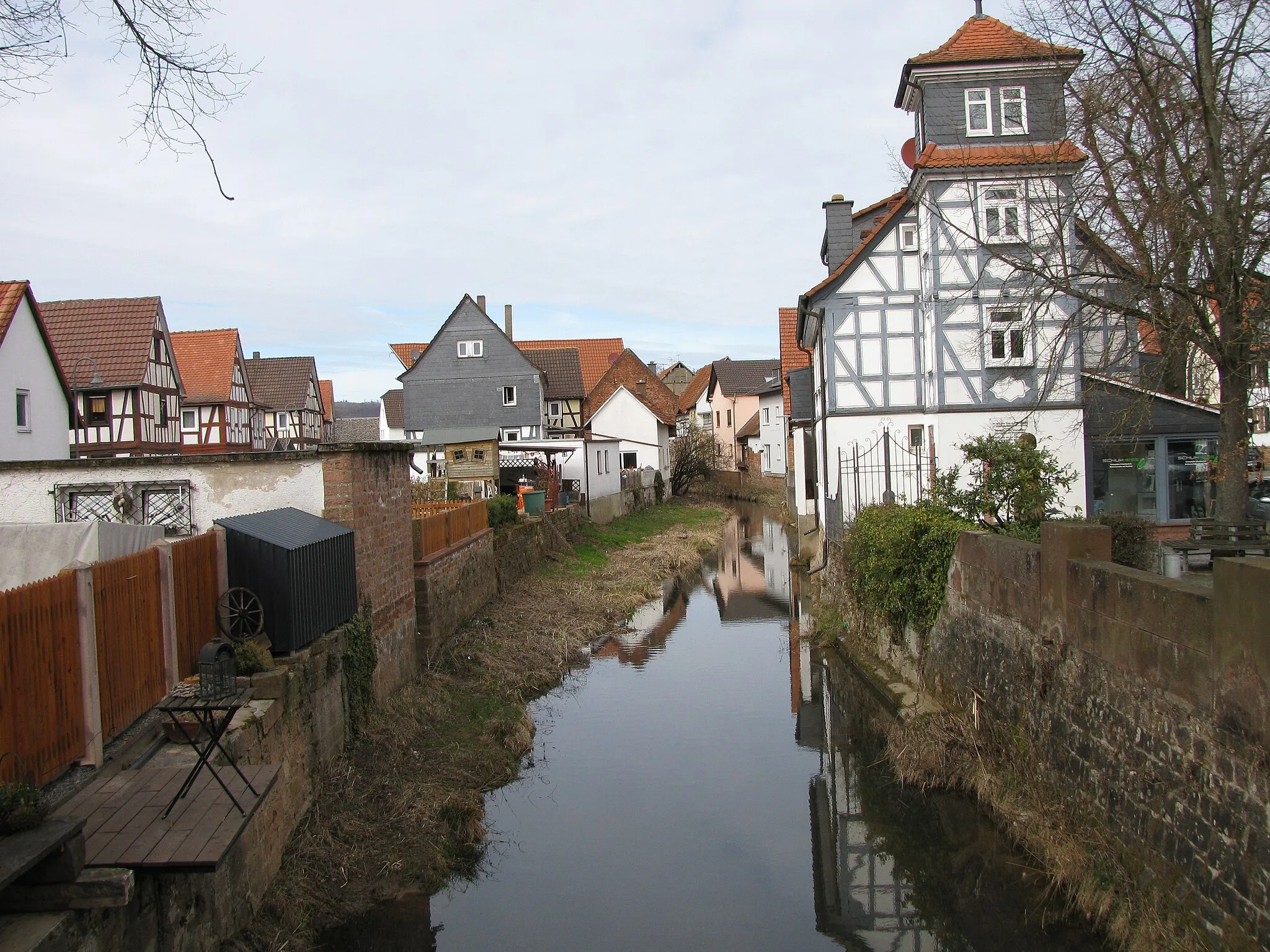 Photo showing: Blick von der alten Brücke in Bleichenbach auf den Bleichenbach nach Norden