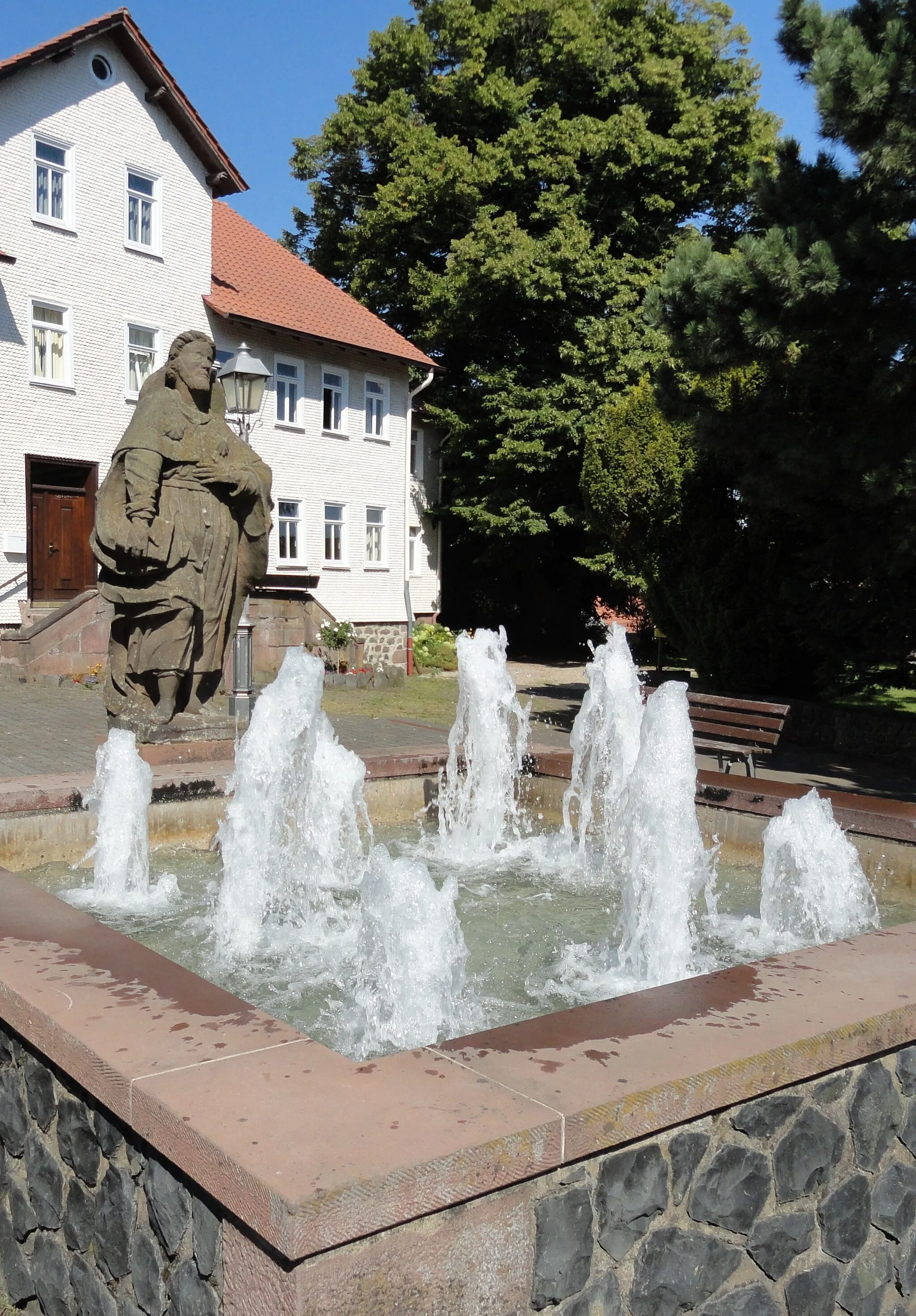 Photo showing: Jakobusbrunnen auf dem Marktplatz von Herbstein