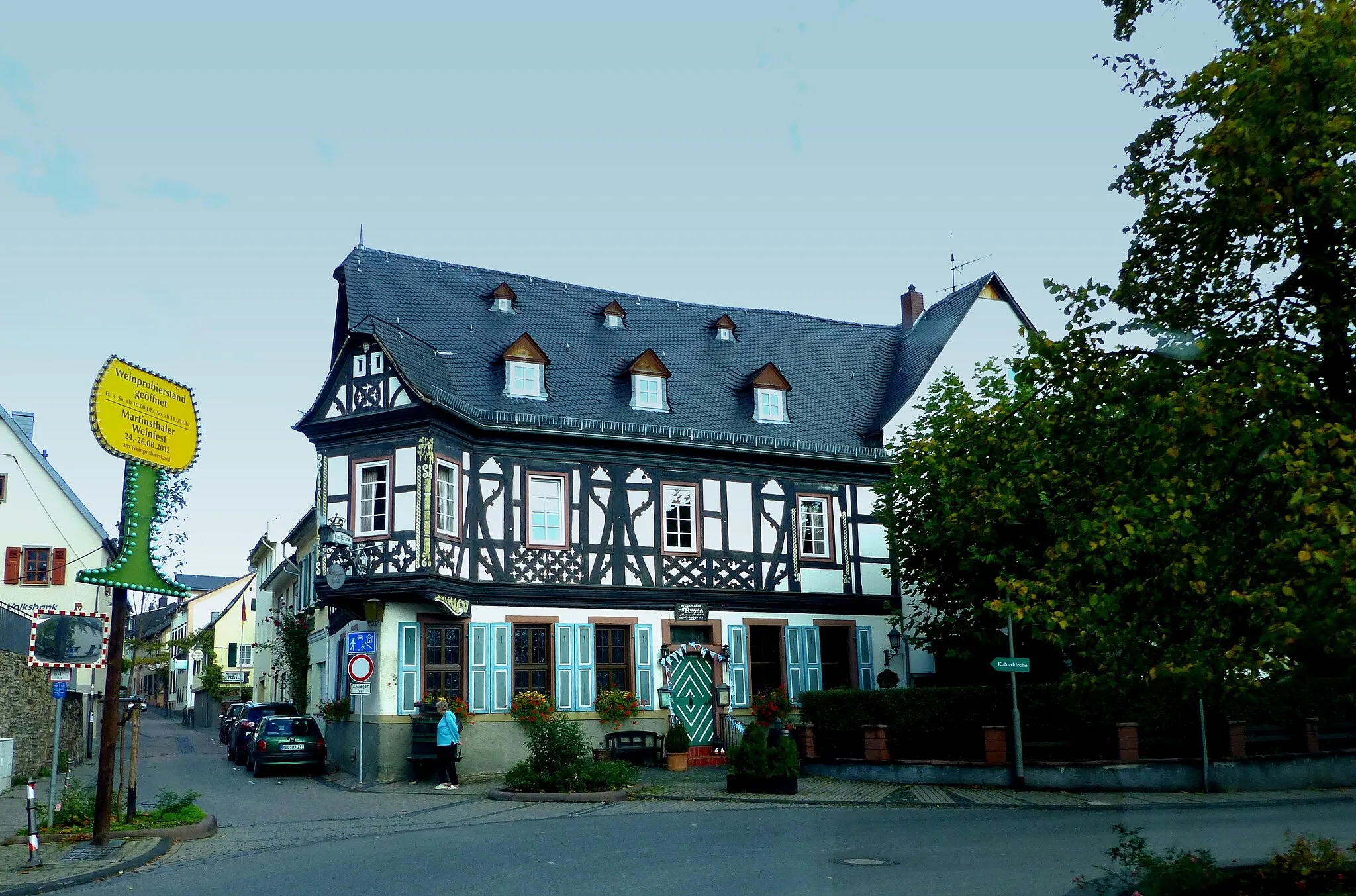 Photo showing: Eltville Martinsthal - Historisches Weinhaus & Hotel zur Krone
