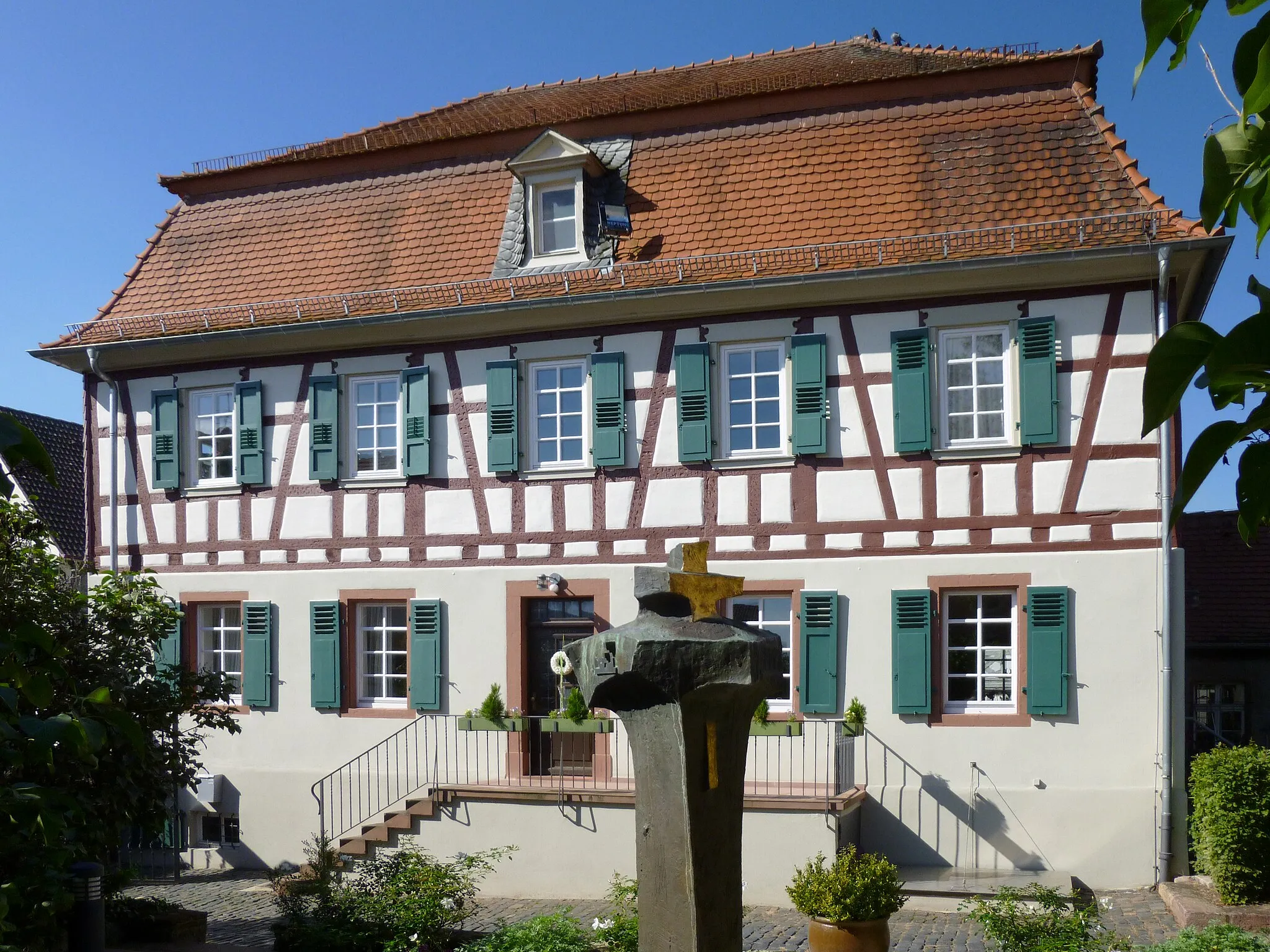 Photo showing: paroĥa domo de la luterana kirko en Darmstadt-Wixhausen