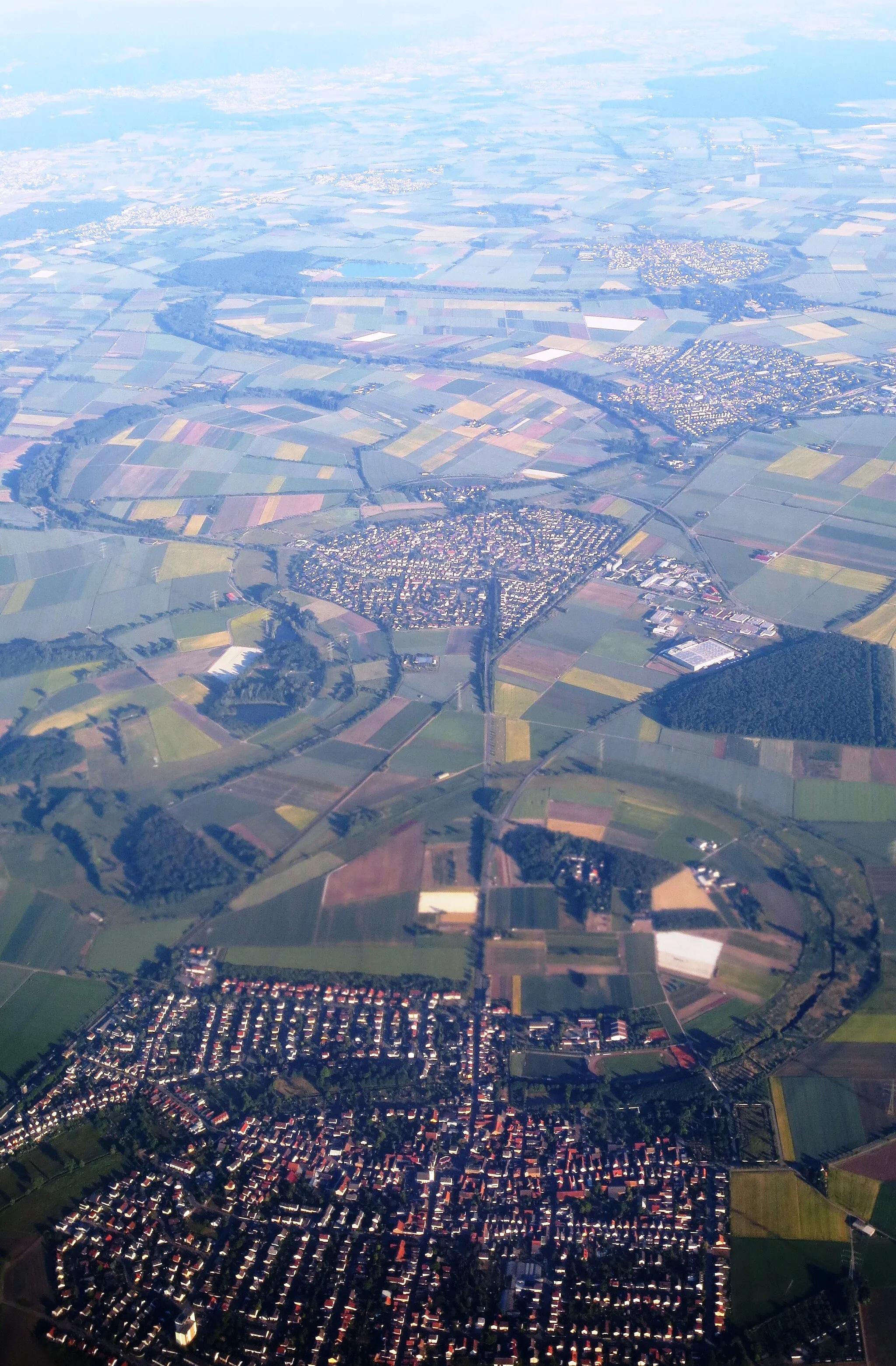 Photo showing: Aerial view over the towns of Dornheim, Wolfskehlen, and Riedstadt.