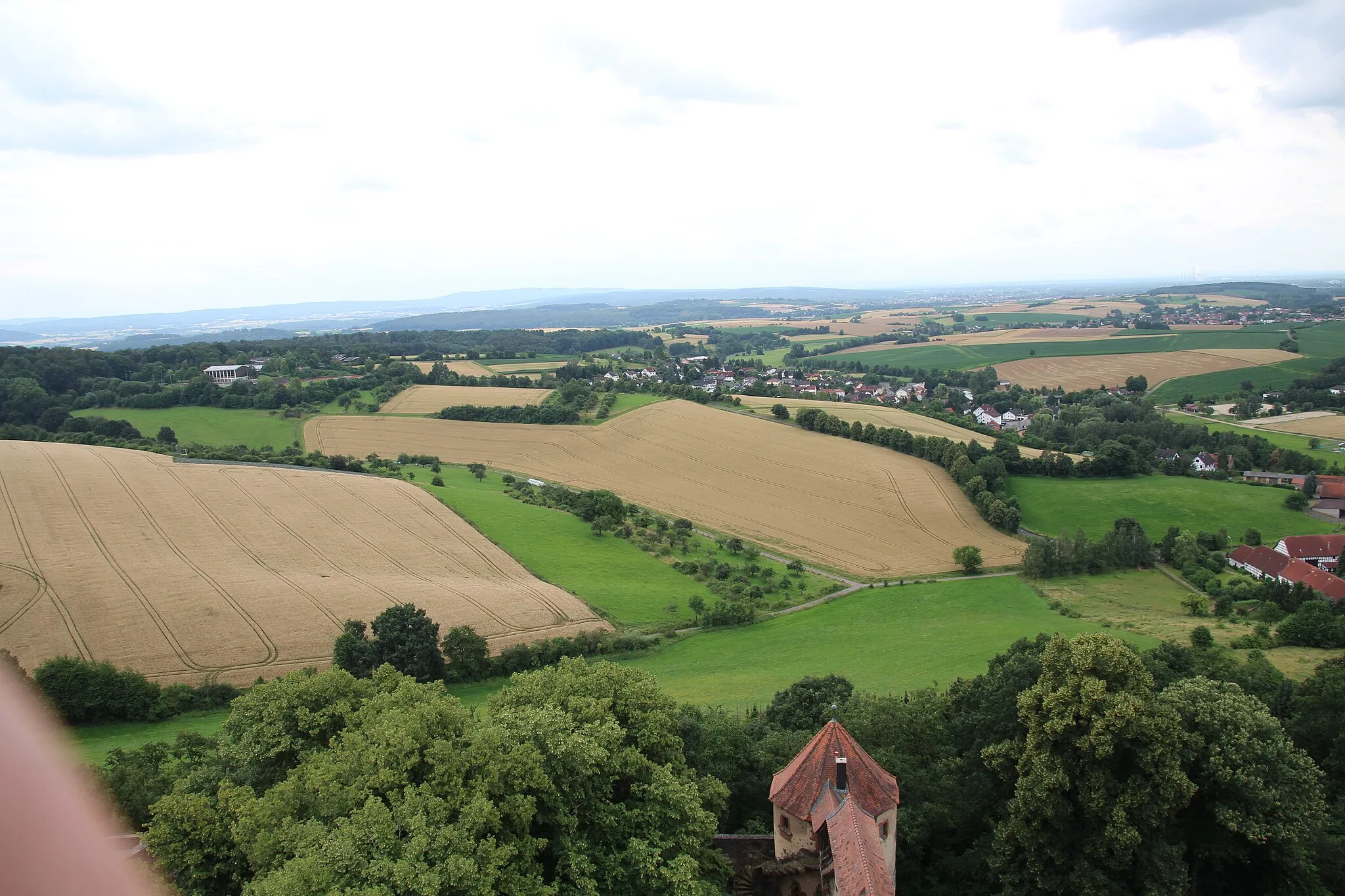 Photo showing: Siehe Bildbschreibung File:Burg Ronneburg - Aussicht vom Turm (0002).JPG