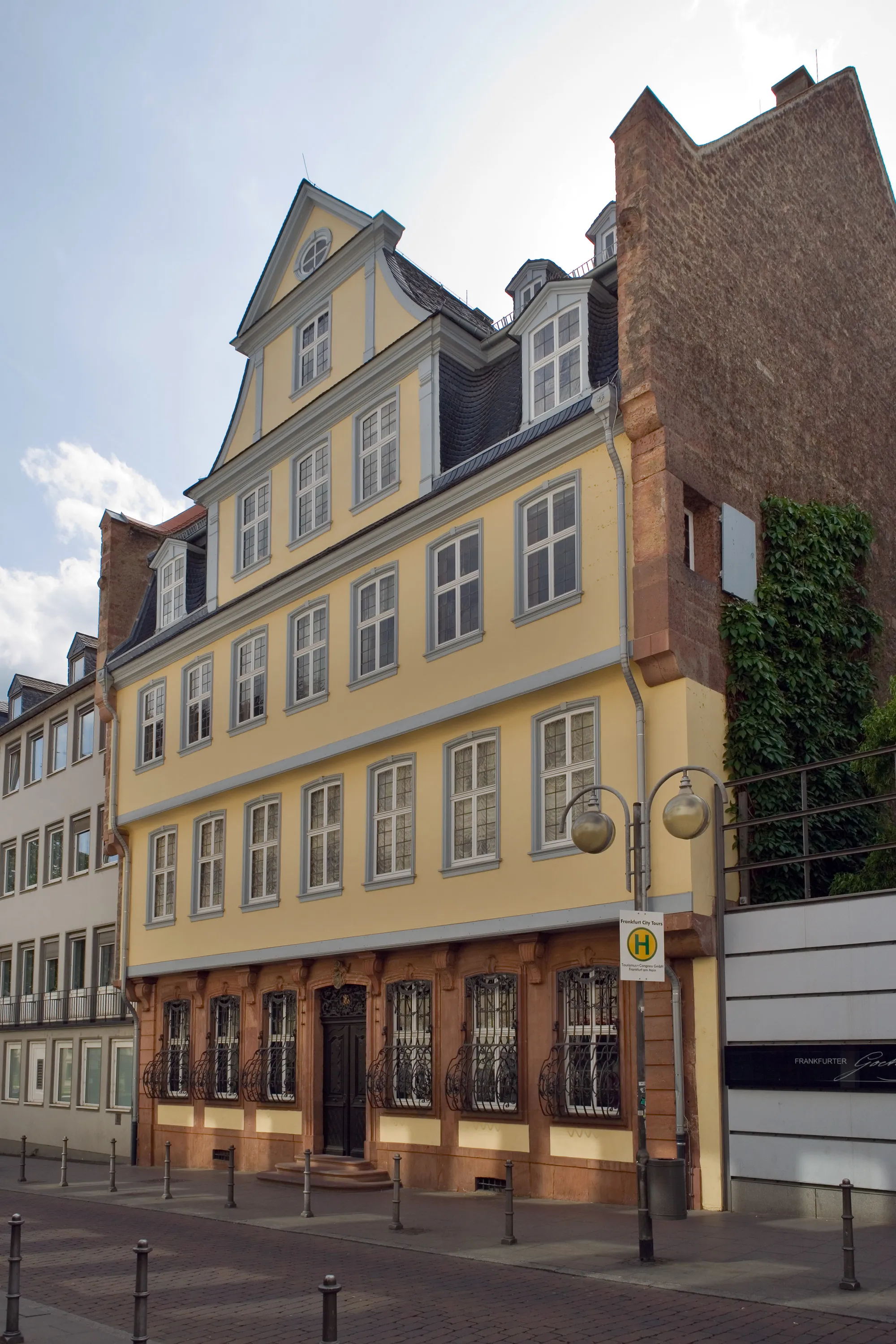 Photo showing: Frankfurt on the Main: Goethe-Haus as seen at the Grosser Hirschgraben