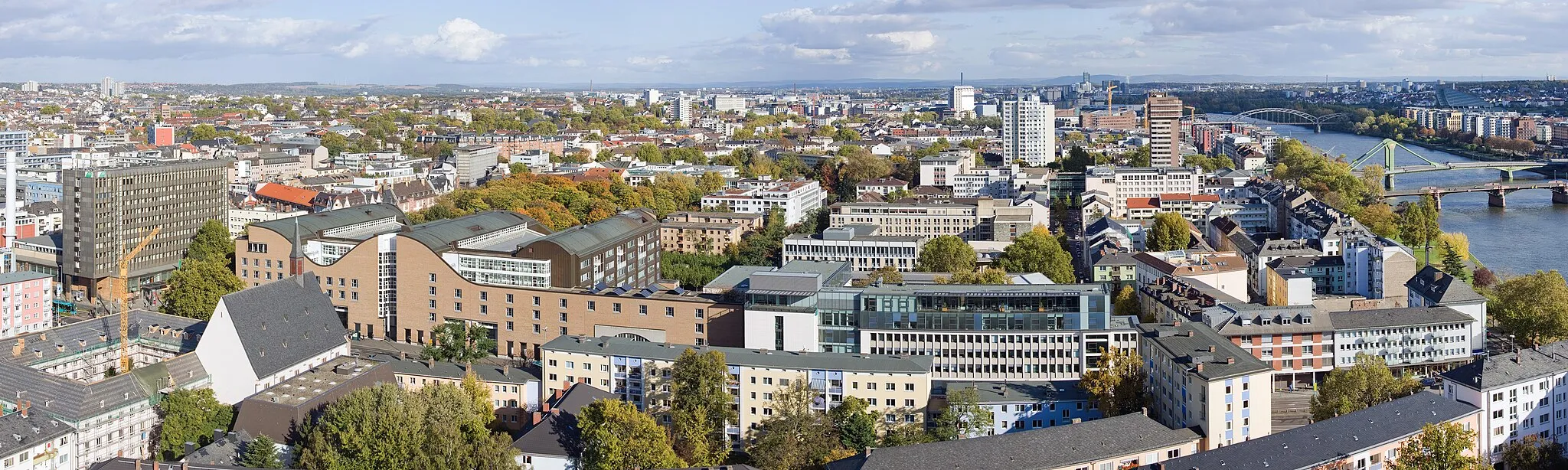 Photo showing: Frankfurt on the Main: Fischerfeldviertel (Fisher Field Quarter) as seen from the tower of Kaiserdom St. Bartholomaeus (Frankfurt Cathedral)