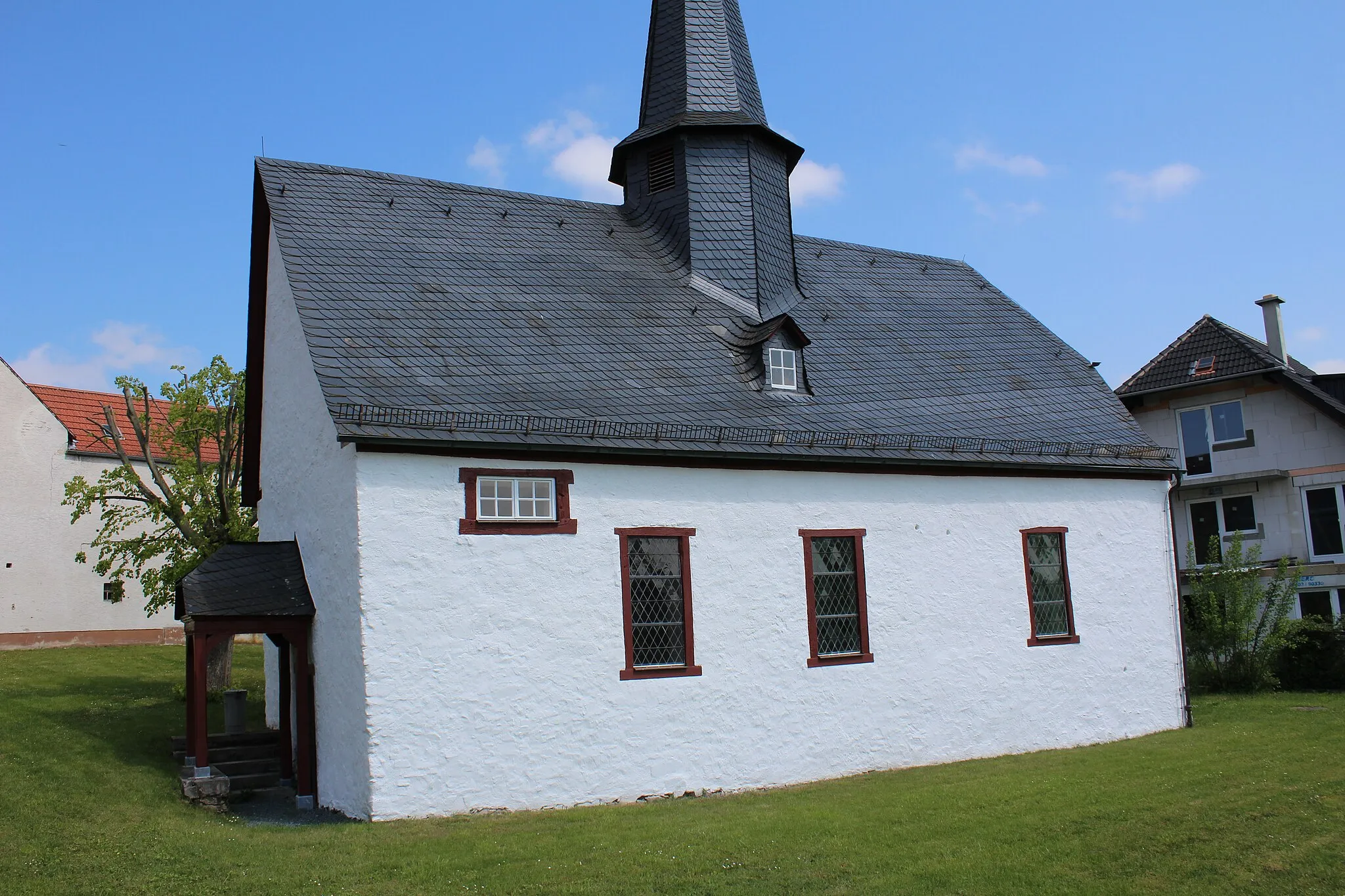 Photo showing: Alte Kirche Volpertshausen, Gemeinde Hüttenberg, Lahn-Dill-Kreis, Hessen, Deutschland