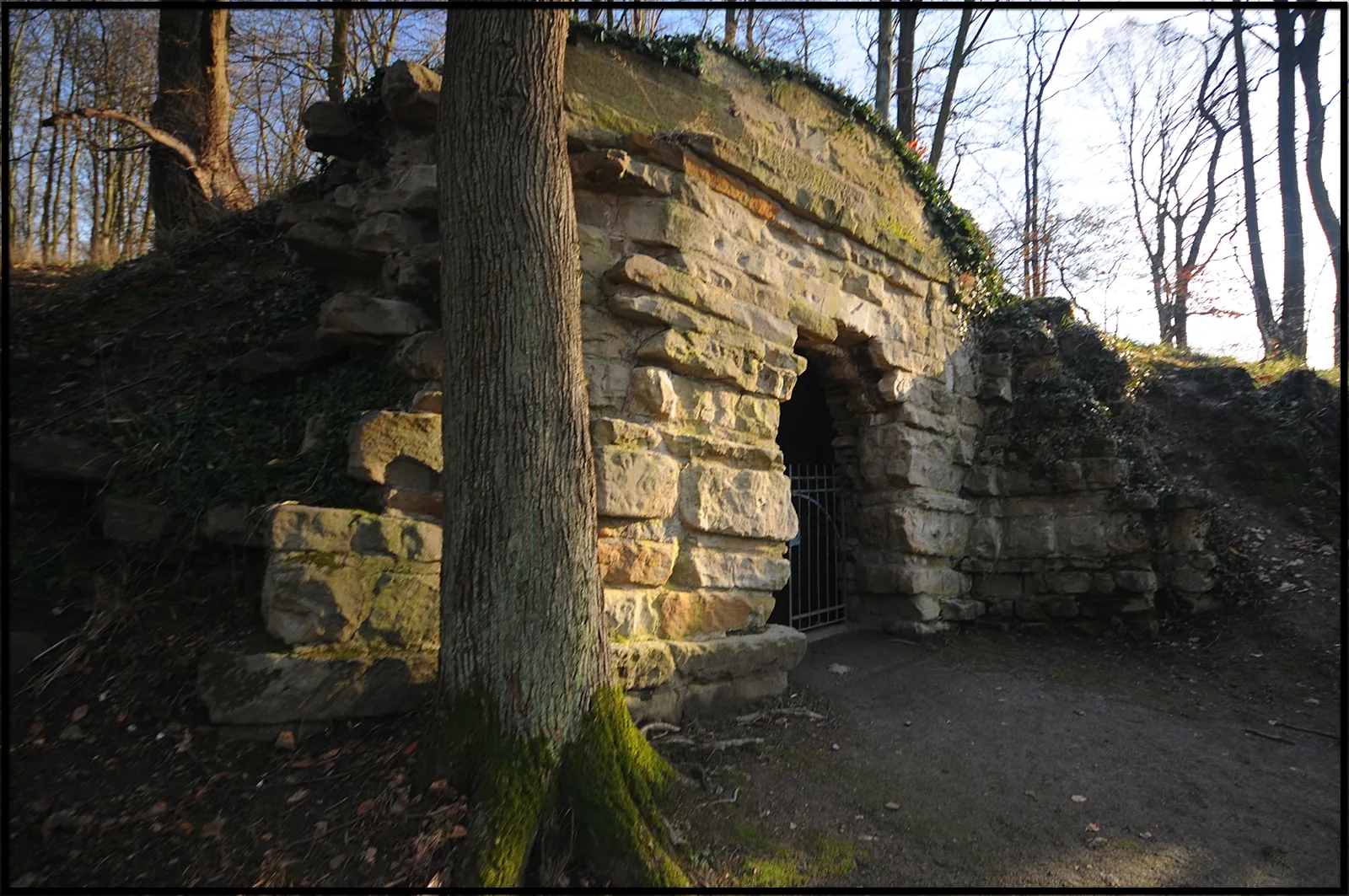 Photo showing: grotto, fuerstenlager