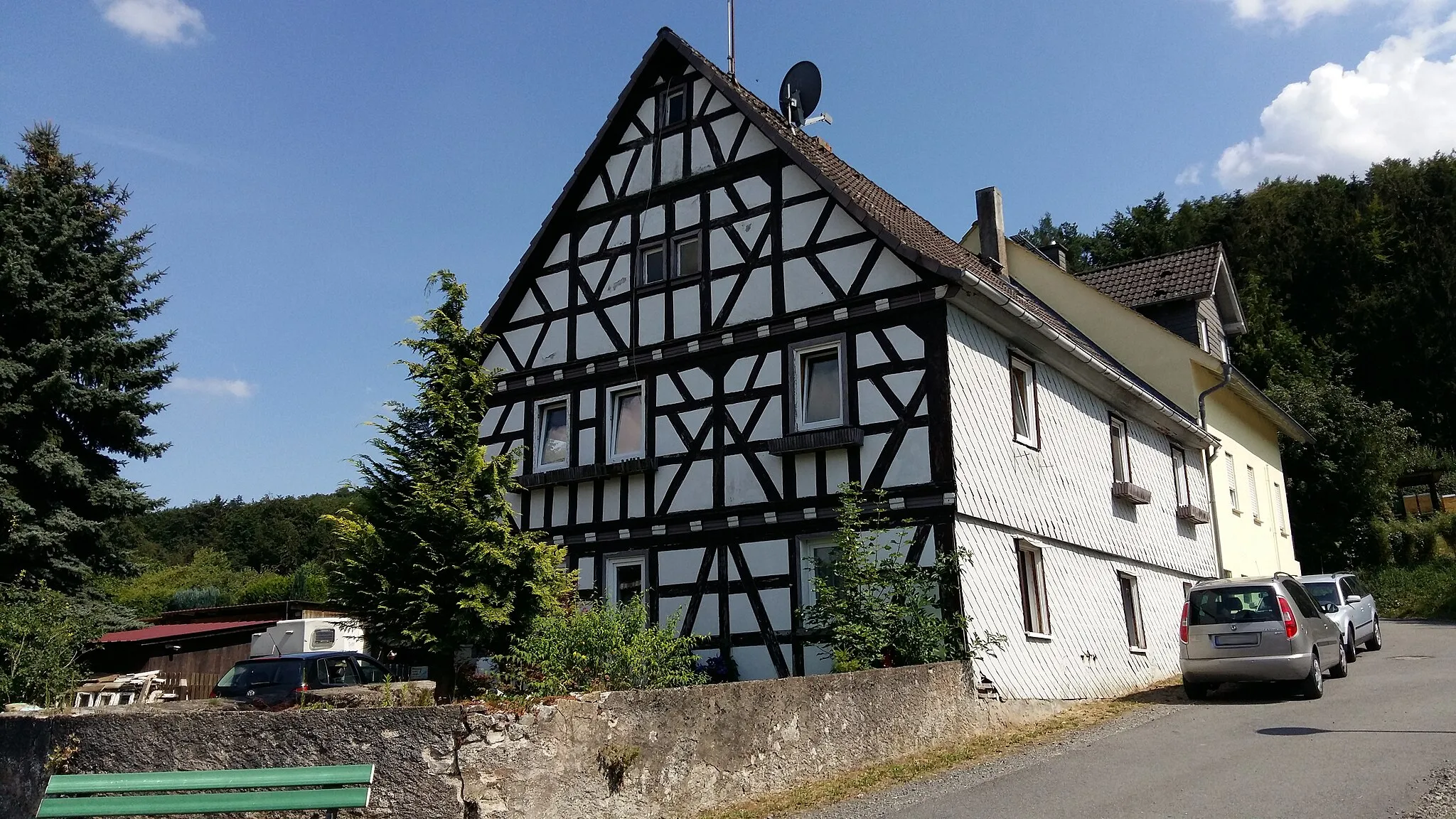 Photo showing: Fachwerkhaus in der Johannisbachstraße 16 in Modautal-Webern (von Nord-Westen).