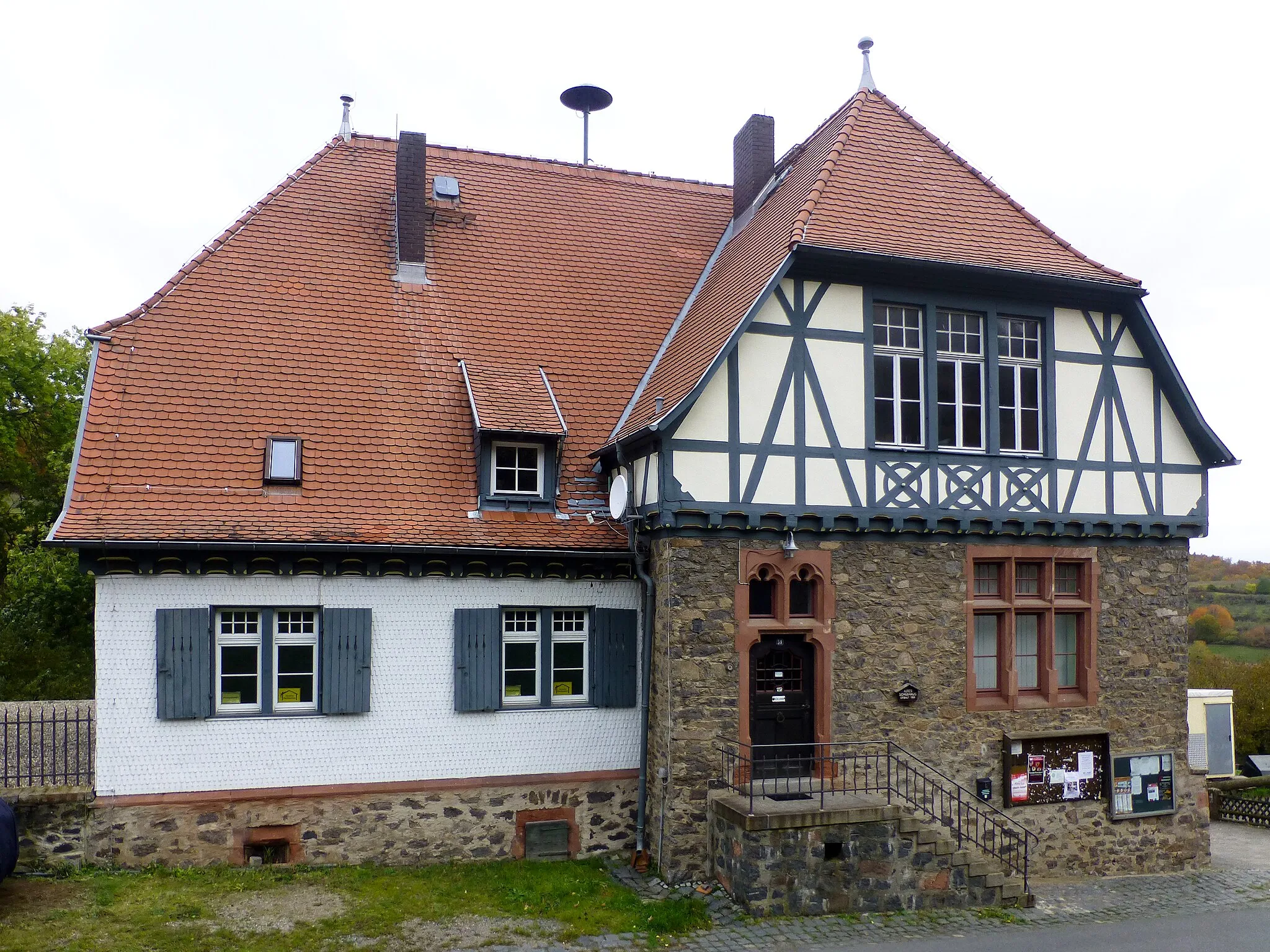 Photo showing: Hauptstraße 59 in Fischbachtal-Steinau; ehemals Schule und Rathaus