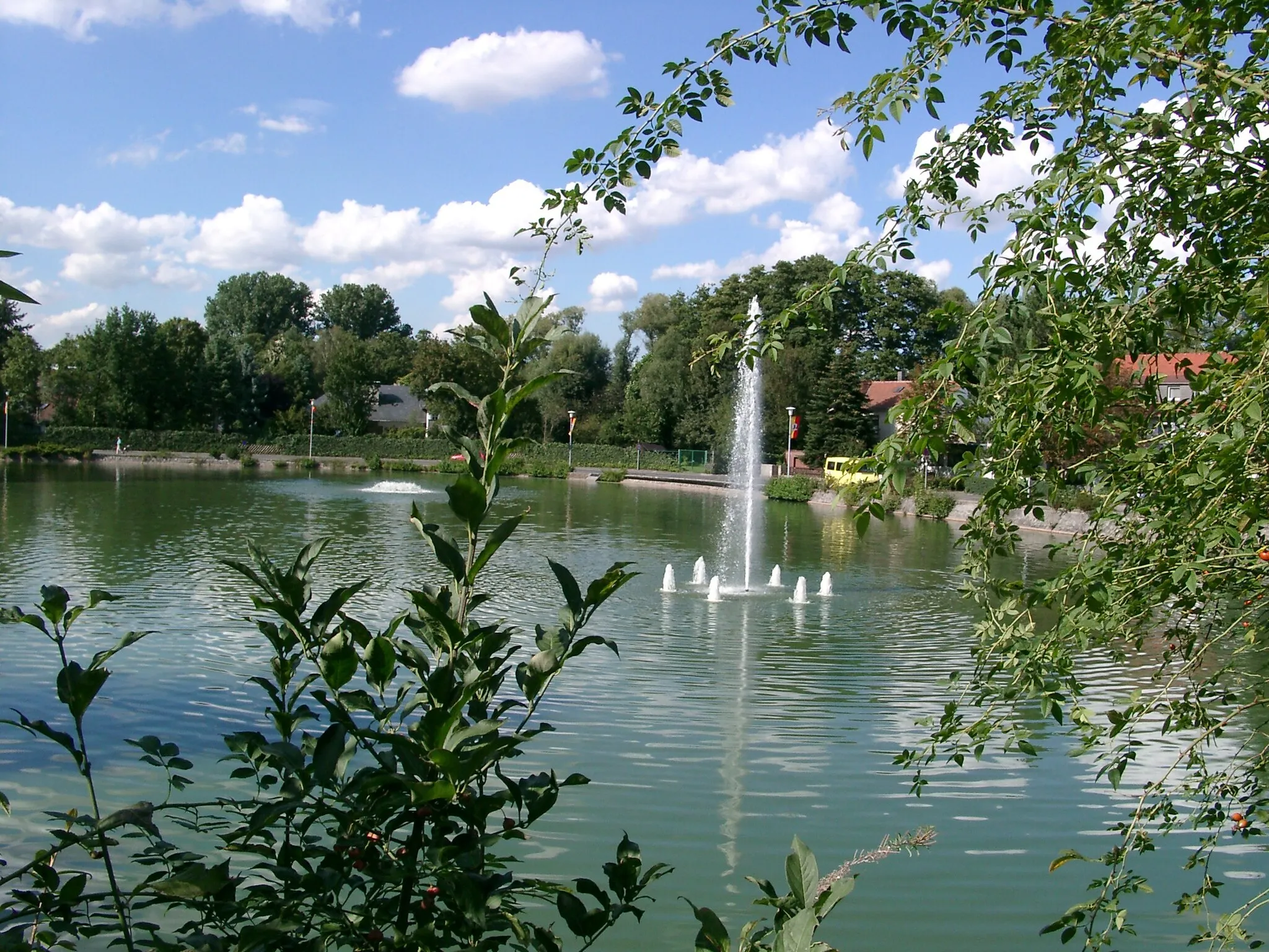 Photo showing: Dreieich Dreieichenhain, See vor der Burgruine Hayn