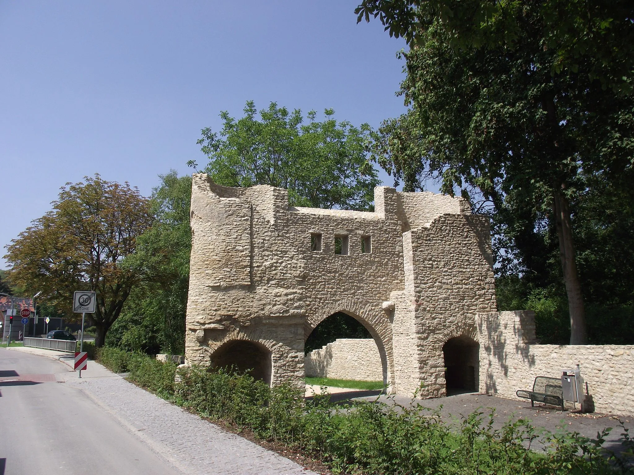 Photo showing: Ohrenbruecker  Gate Ingelheim 2009