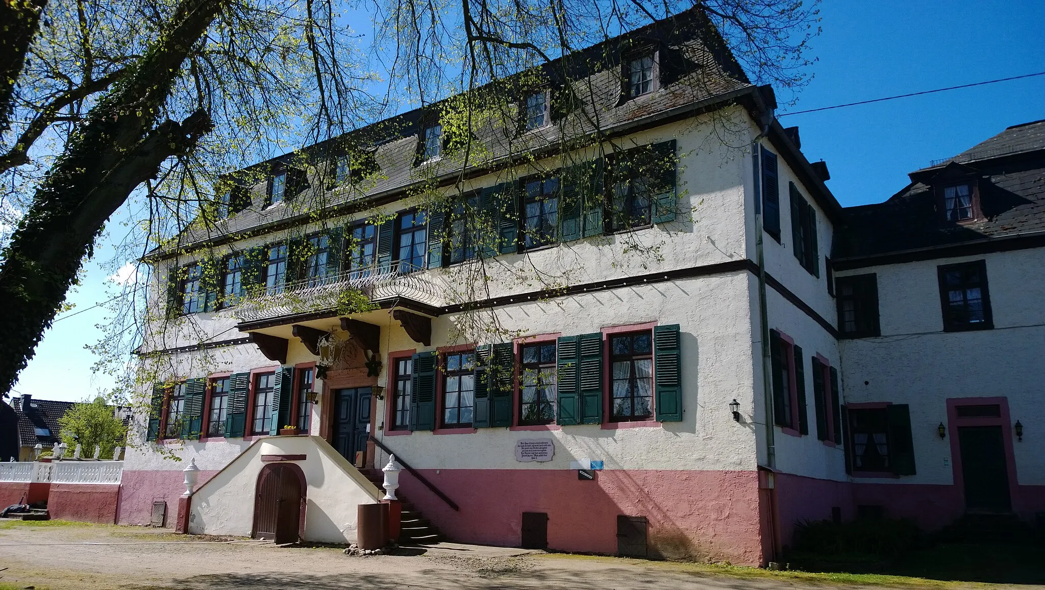 Photo showing: Schloss Günderrode: Ansicht von Nordosten zum Haupthaus