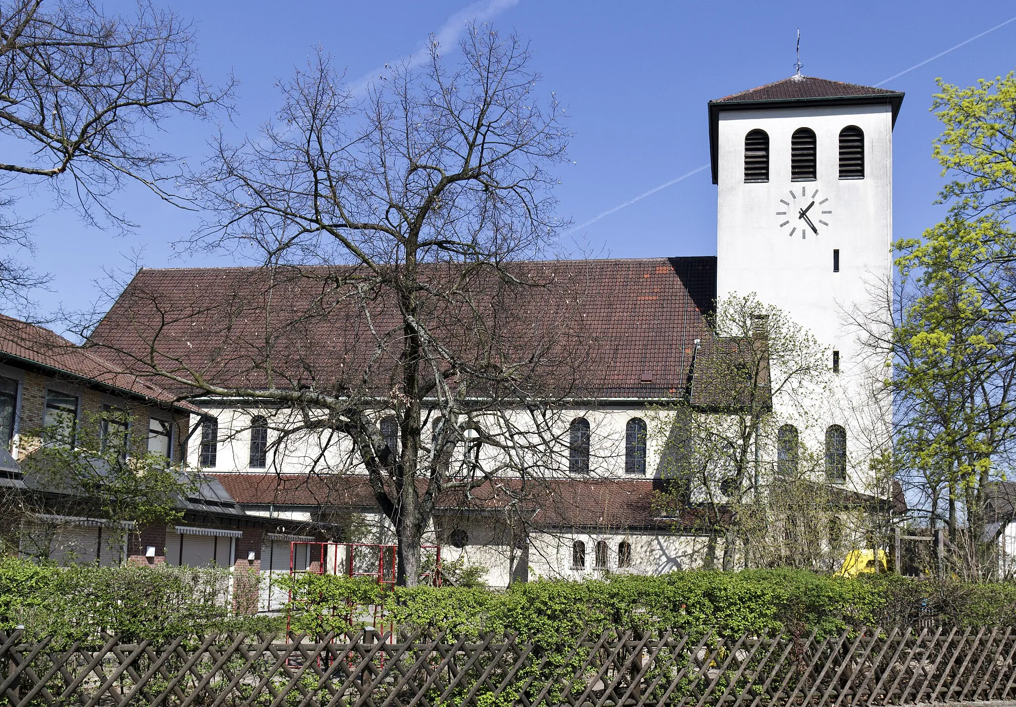 Photo showing: St.-Elisabeth-Kirche im Mannheimer Stadtteil Gartenstadt