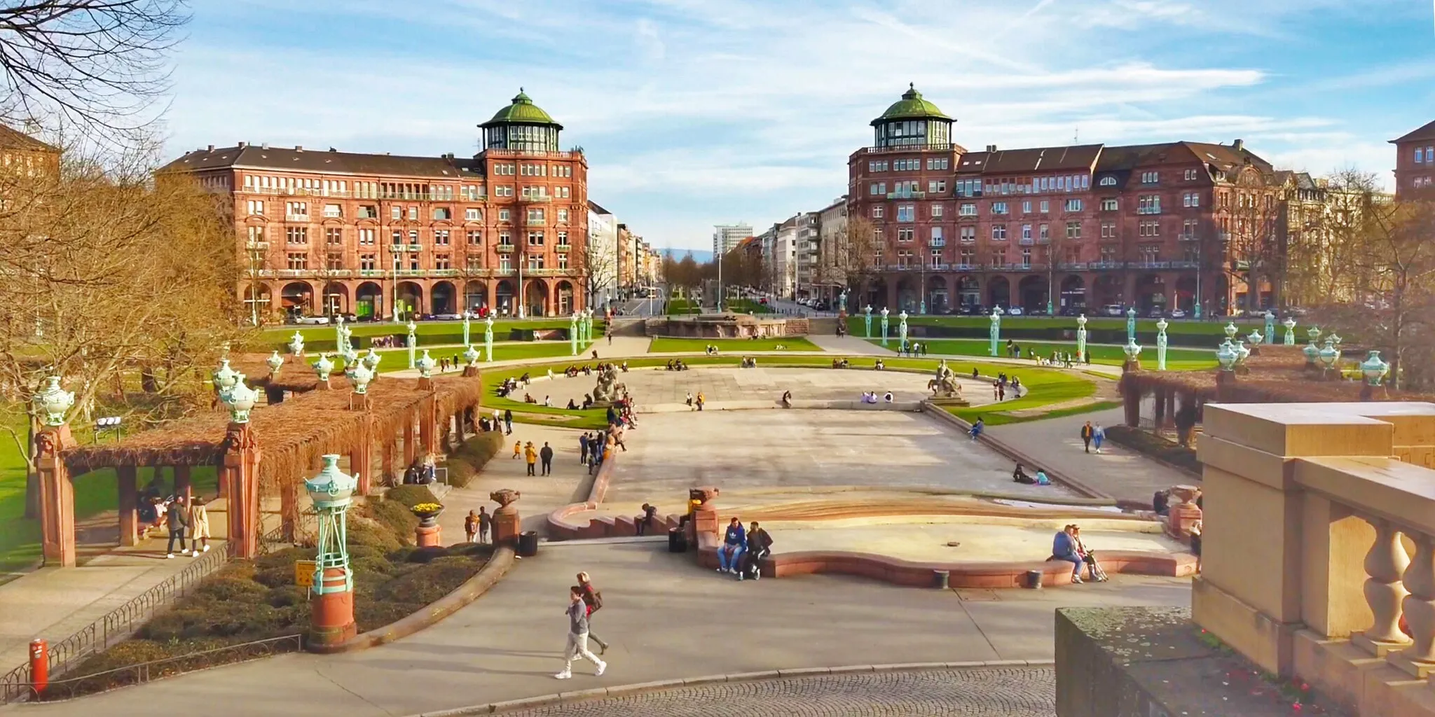 Photo showing: Blick vom Wasserturm in Richtung Augustaanlage während der Winterpause ohne Wasserspiele