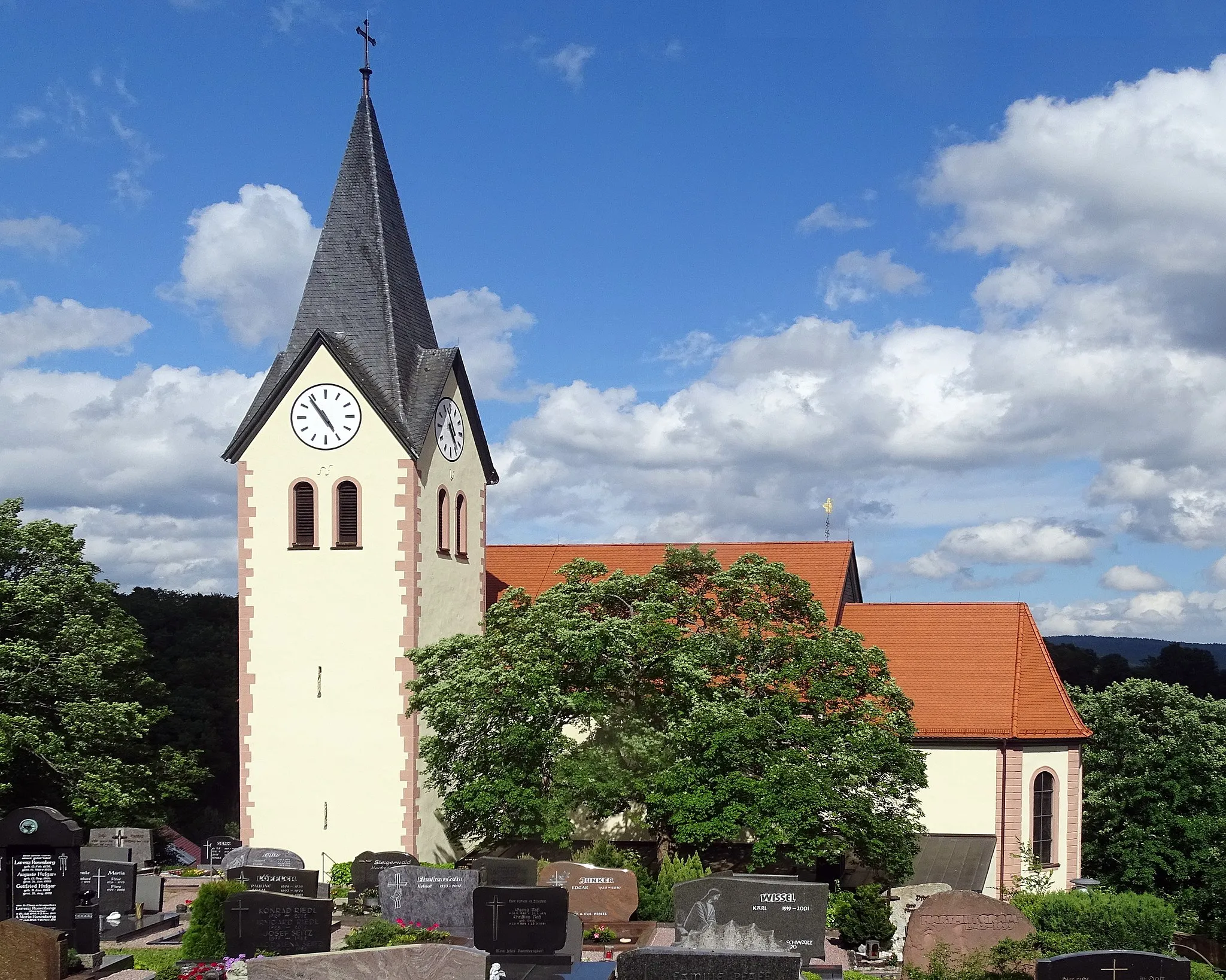 Photo showing: Catholic parish church of St. Lambertus and St. Sebastian in Krombach