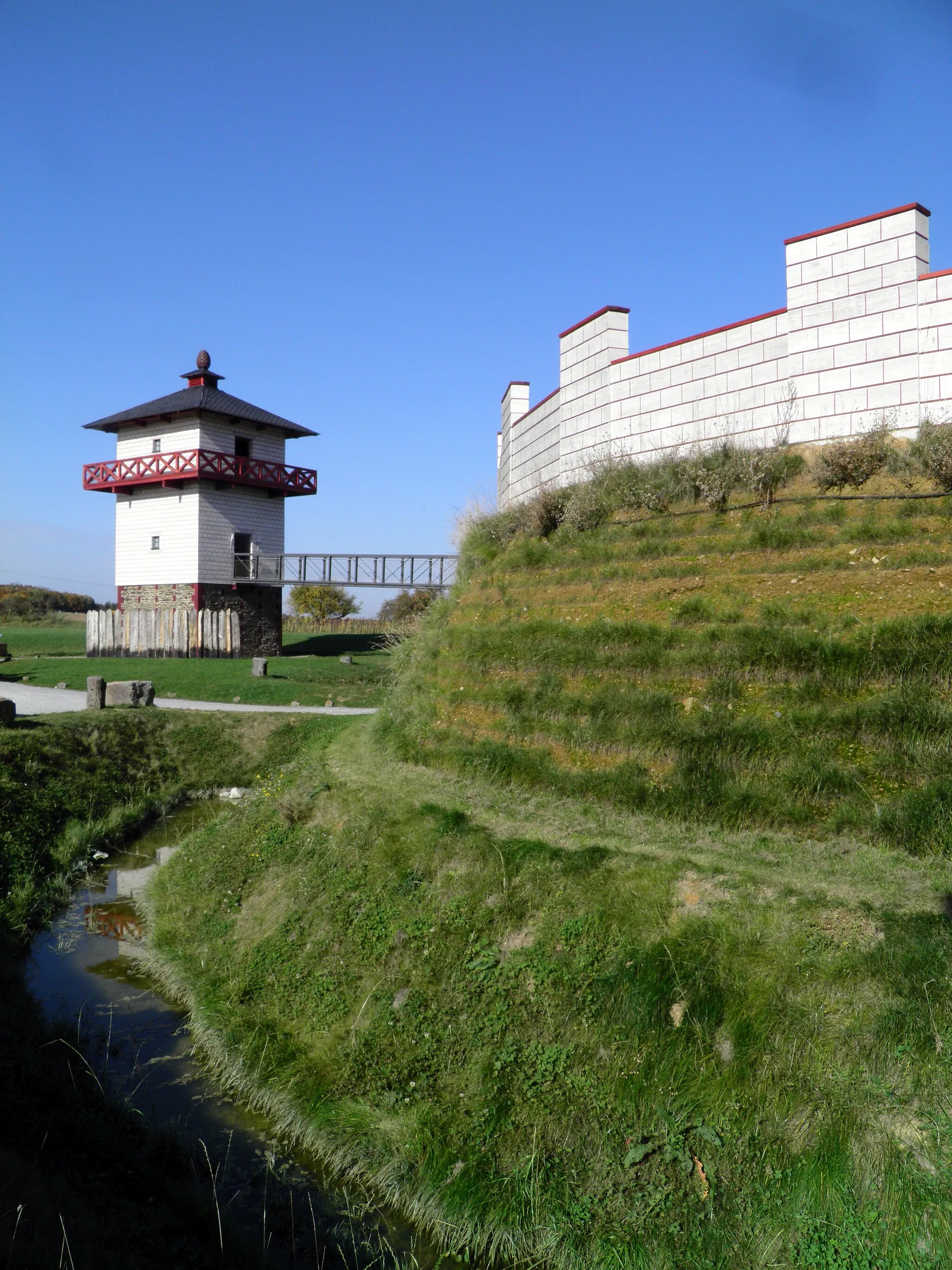 Photo showing: The reconstructed Roman fortlet in Pohl, Limeskastell Pohl, Limes Germanicus, Germany