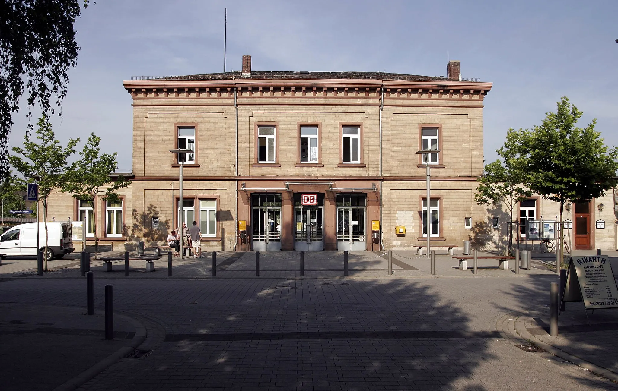 Photo showing: Railwaystation Heppenheim (Bergstraße), Germany.