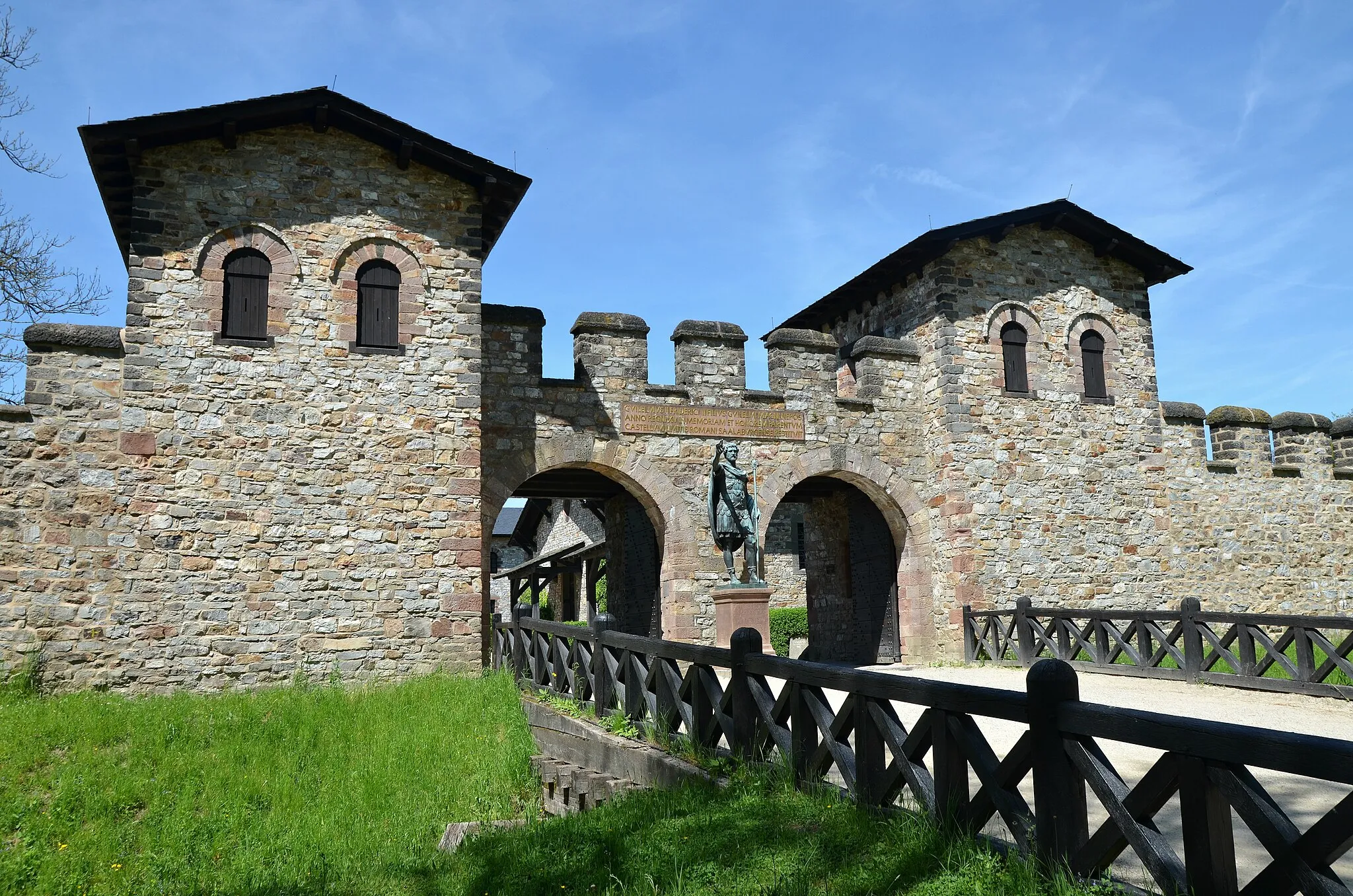 Photo showing: The Porta Praetoria (Main Gate), Saalburg Roman Fort, Limes Germanicus, Germania (Germany)