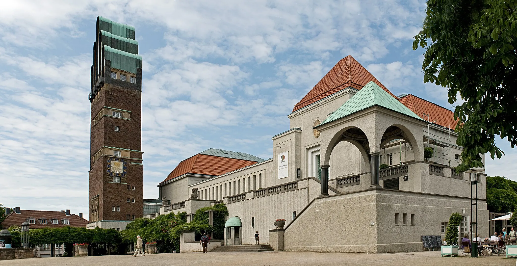 Photo showing: Hochzeitsturm und Ausstellungsgebäude auf der Mathildenhöhe in Darmstadt