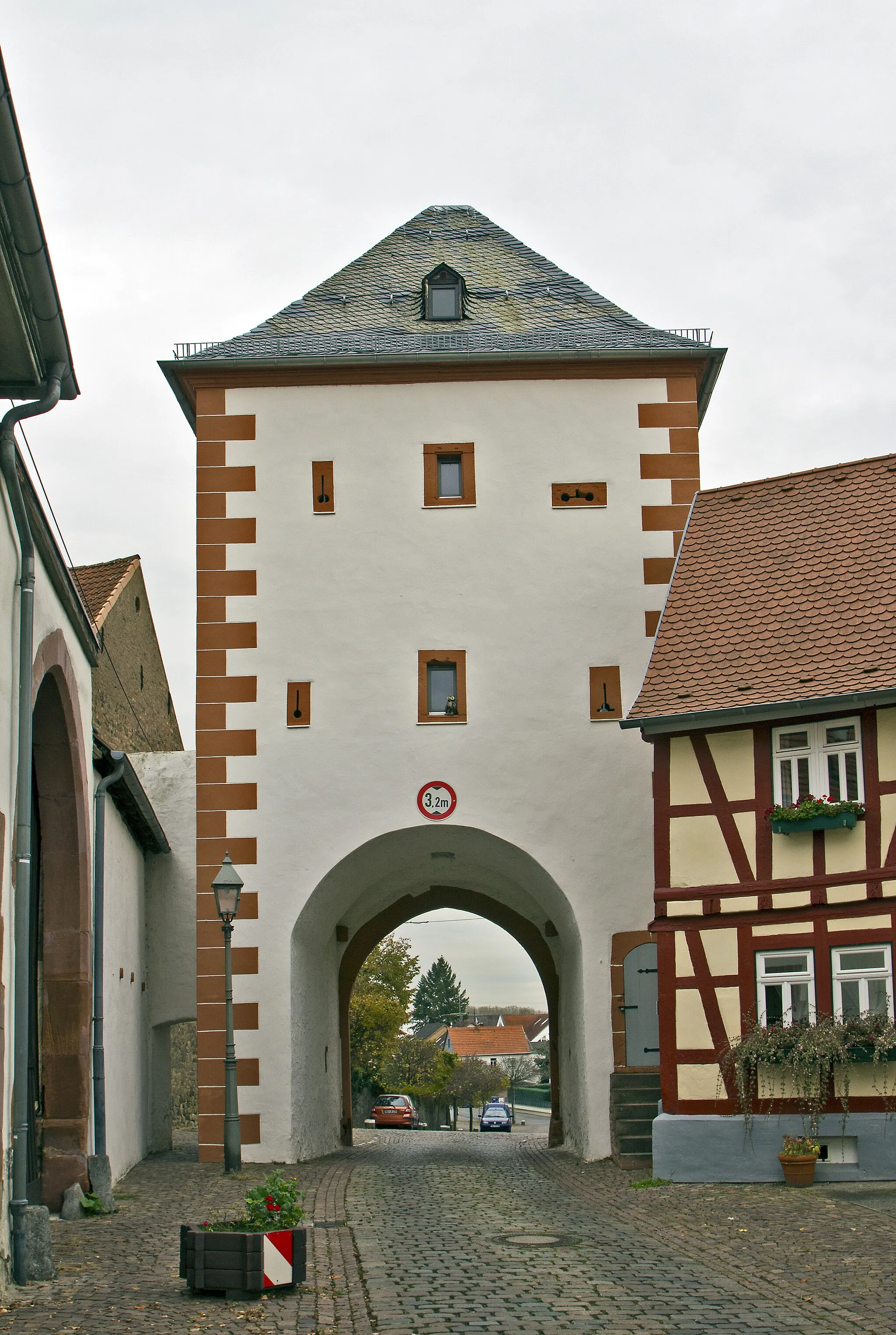 Photo showing: Maintal, Stadtteil Hochstadt, Obertor